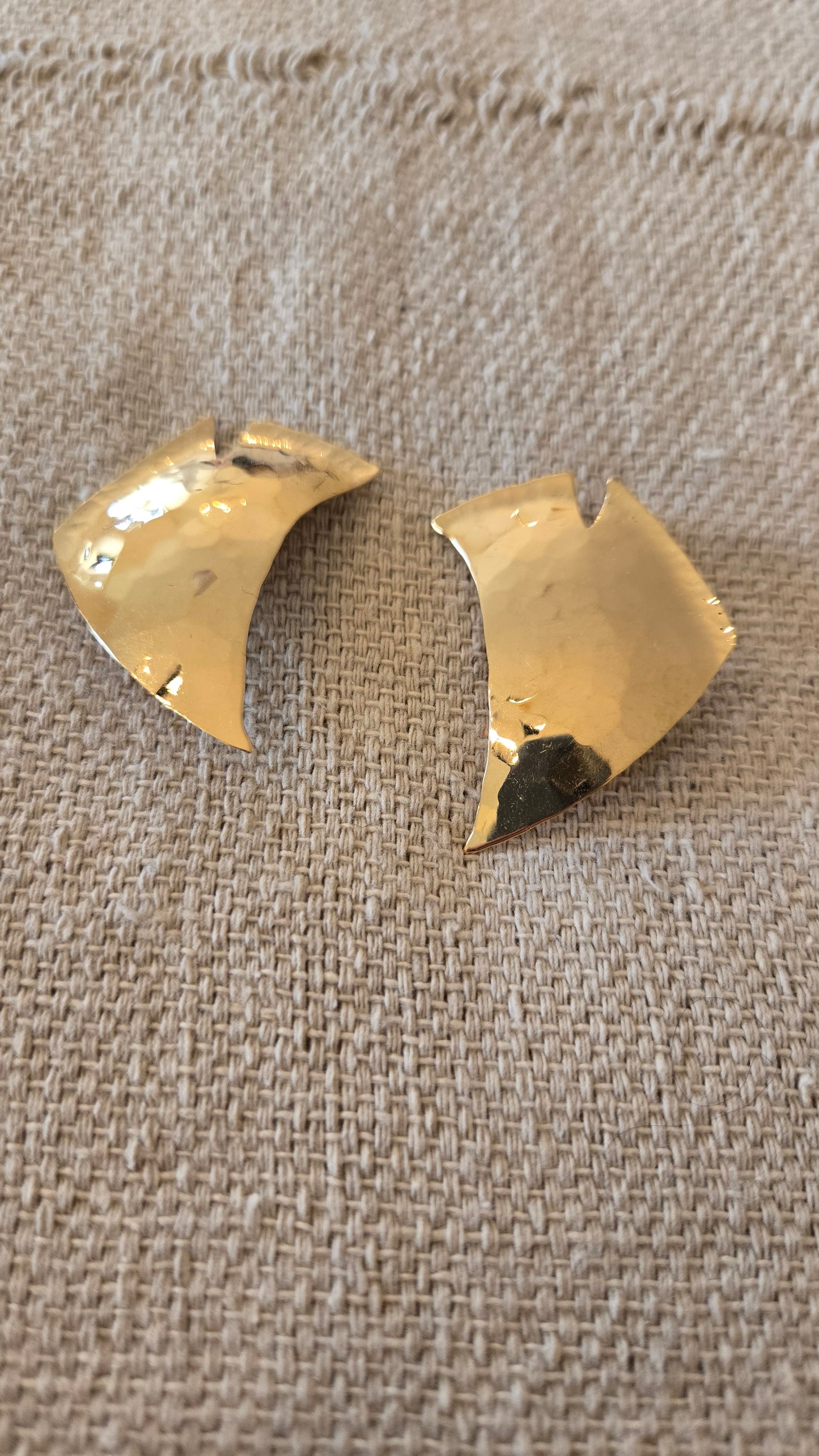 Hammered gold split earrings