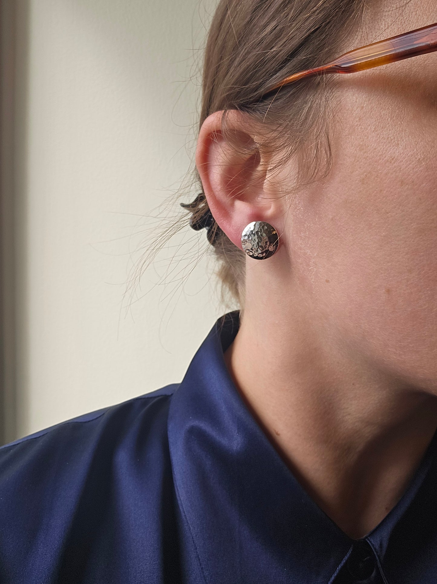 Silver hammered circle earrings