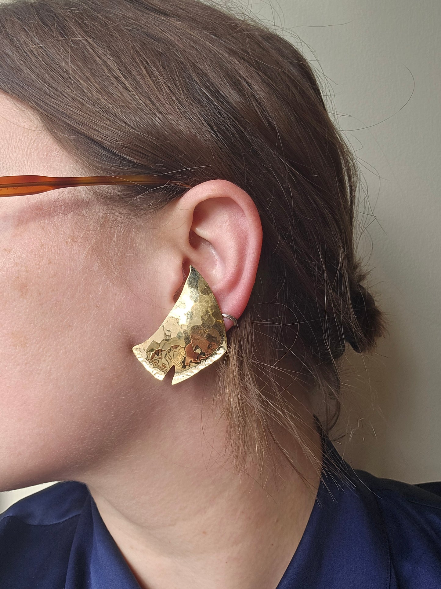 Hammered gold split earrings