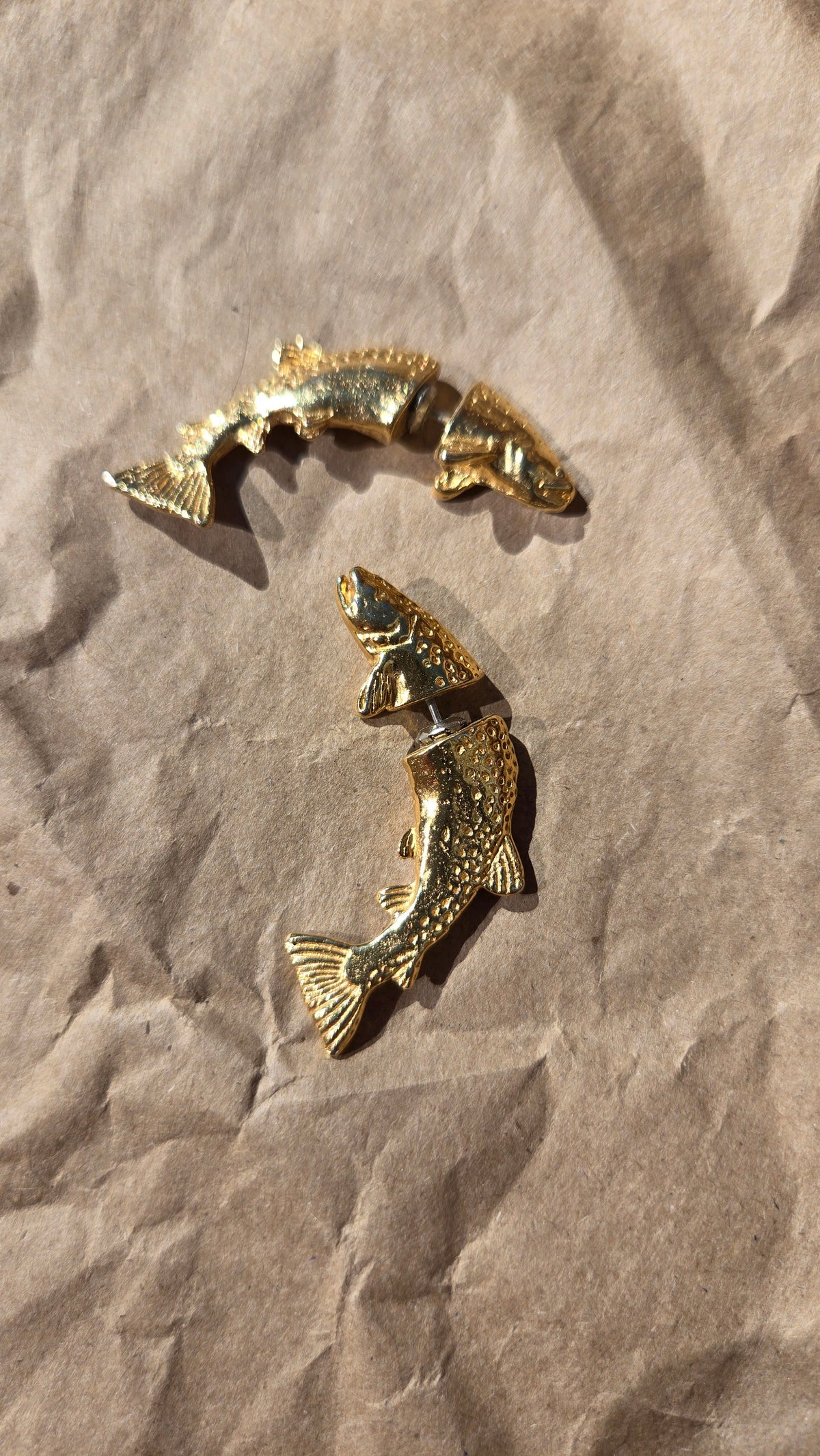 Gold jumping fish through-earrings