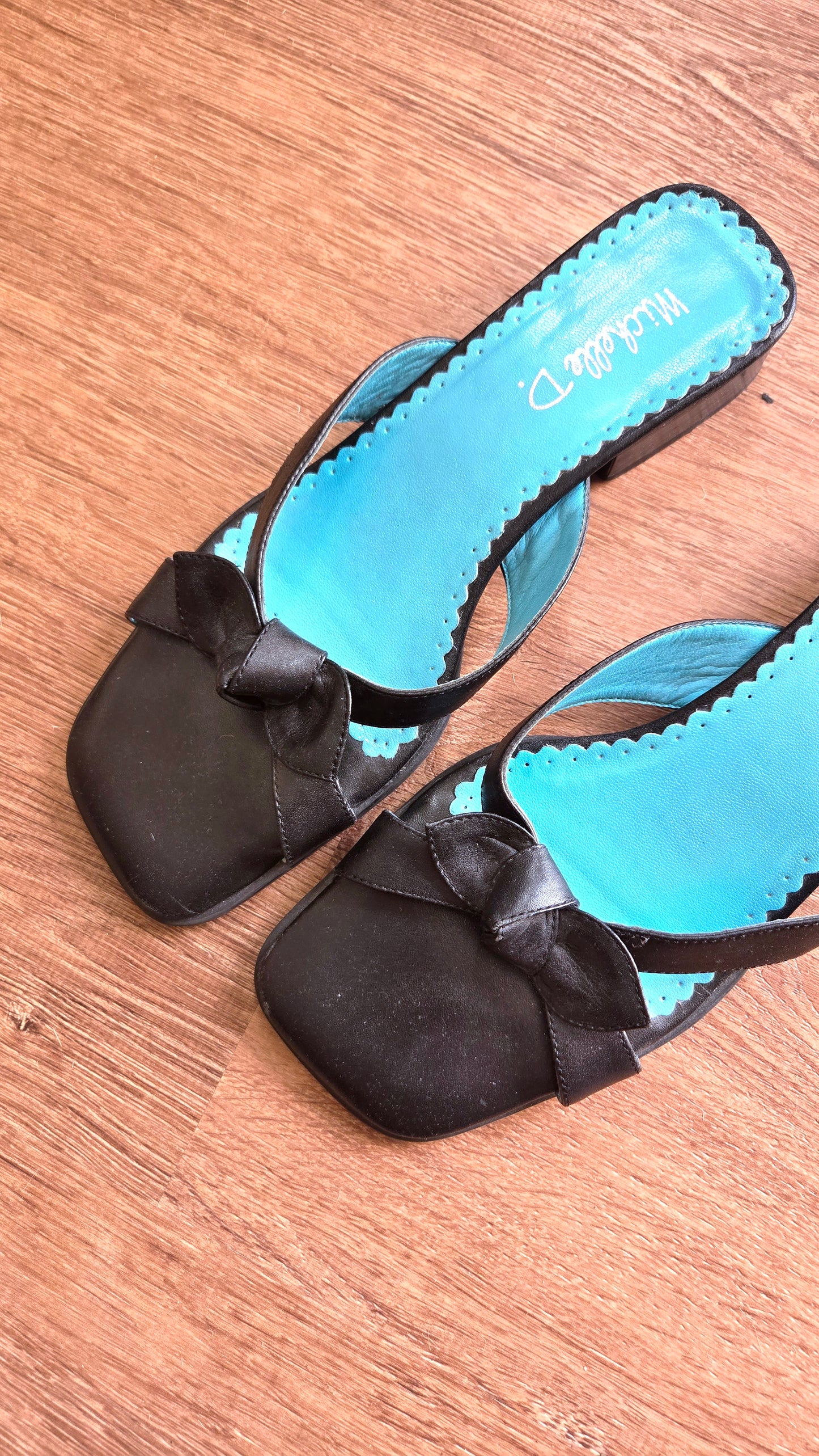 Michelle D black bow sandals, sz 8