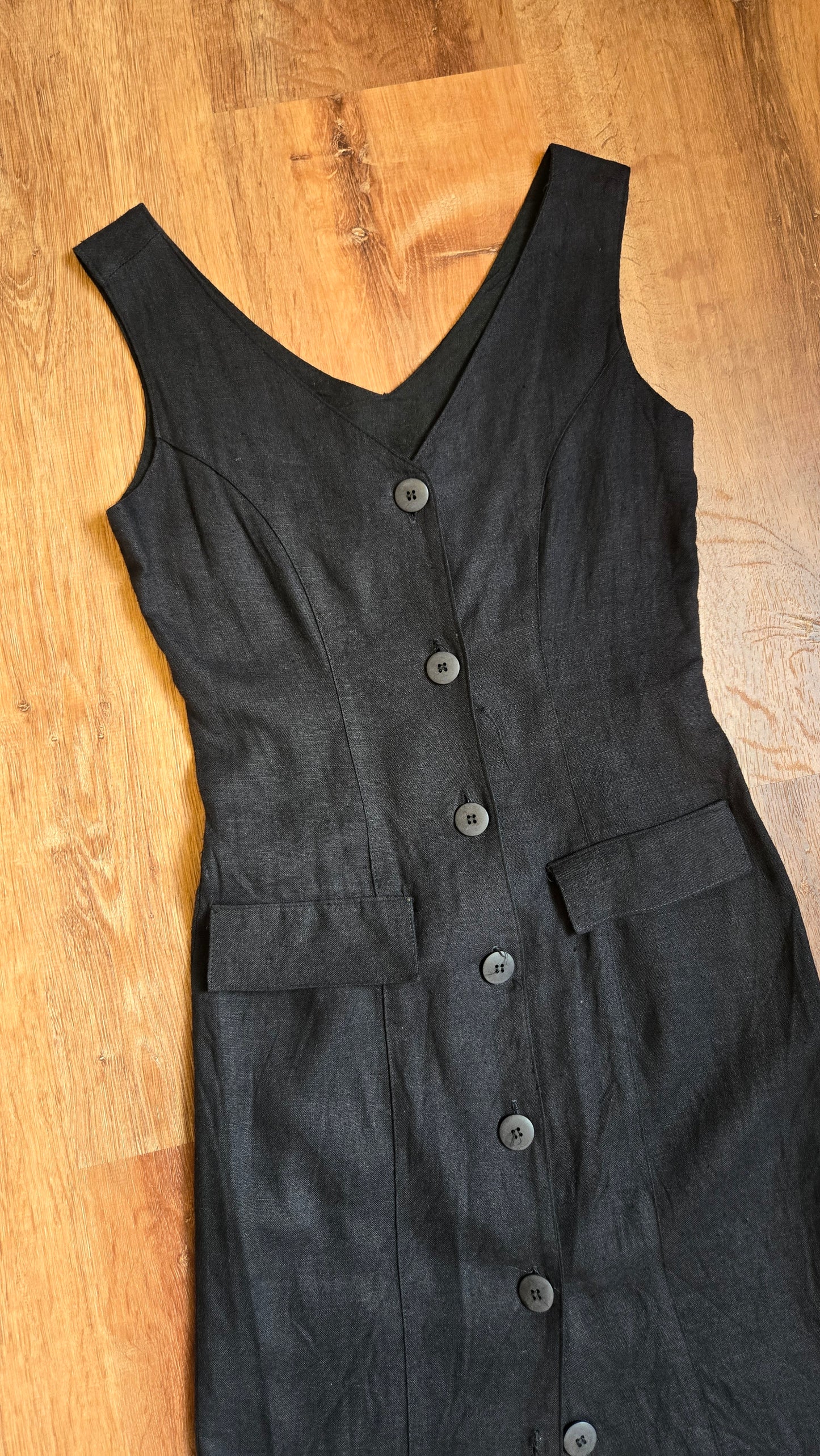 Ikkedi Who black vest dress