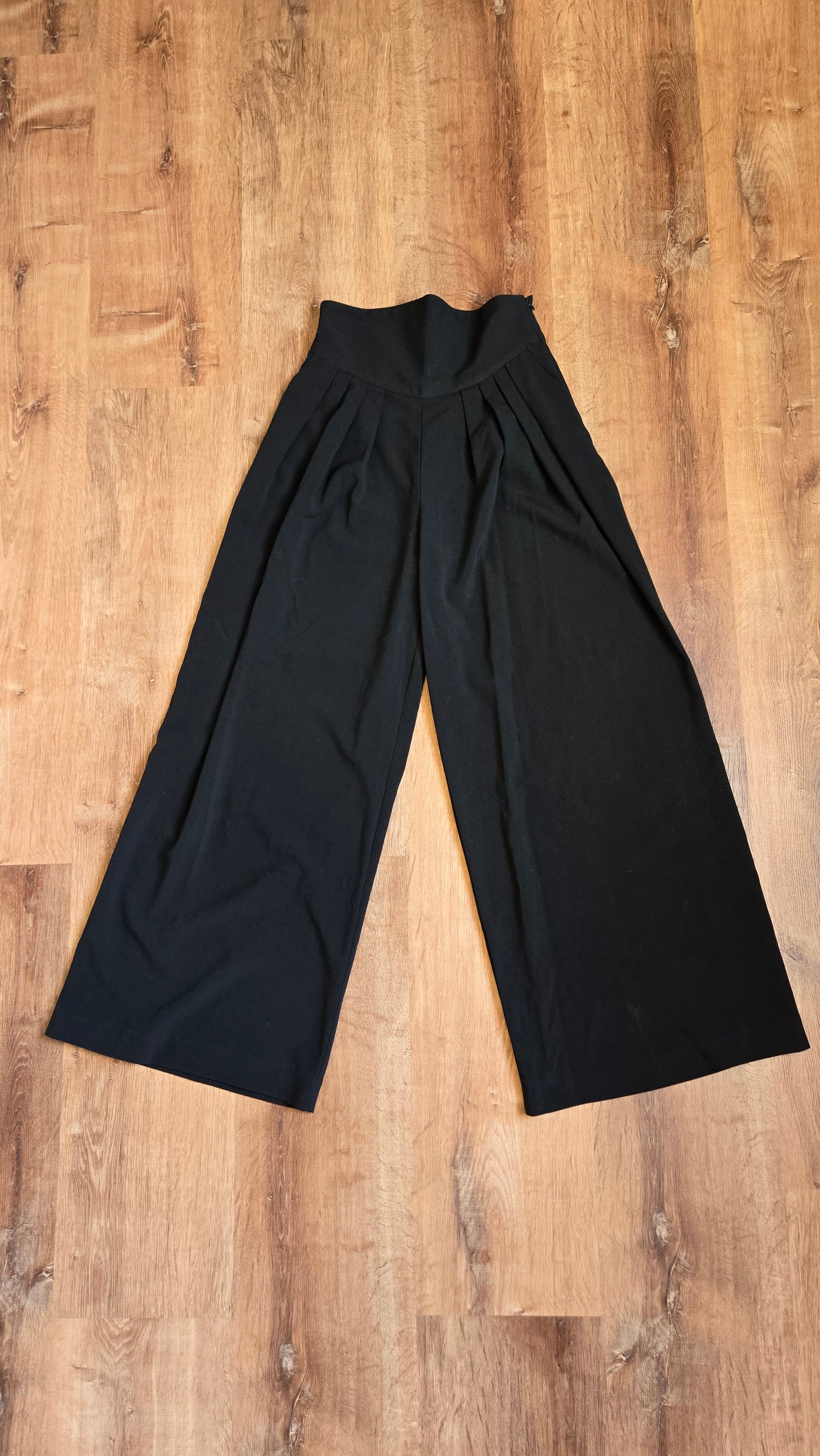 Wide leg curved high waist pants