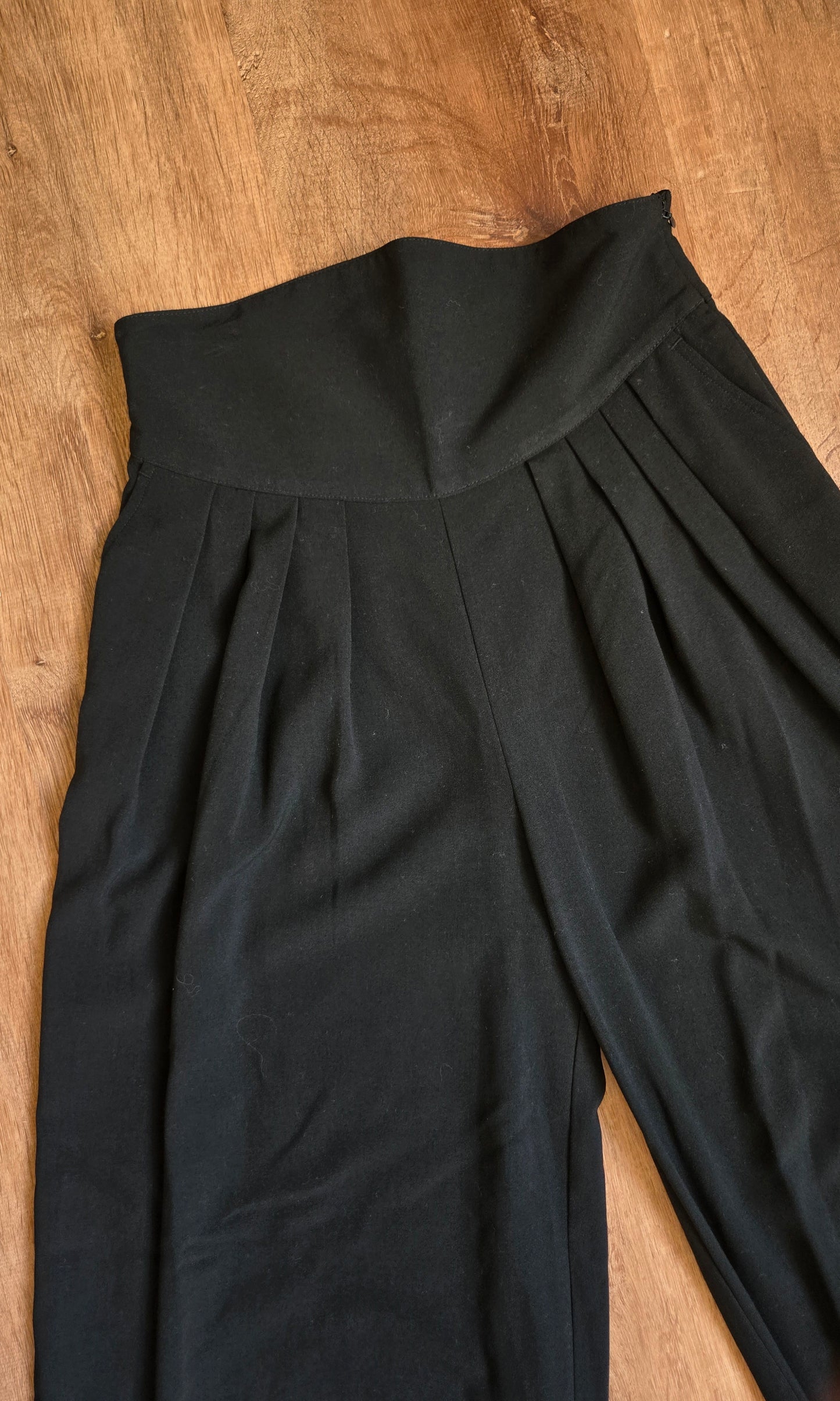 Wide leg curved high waist pants