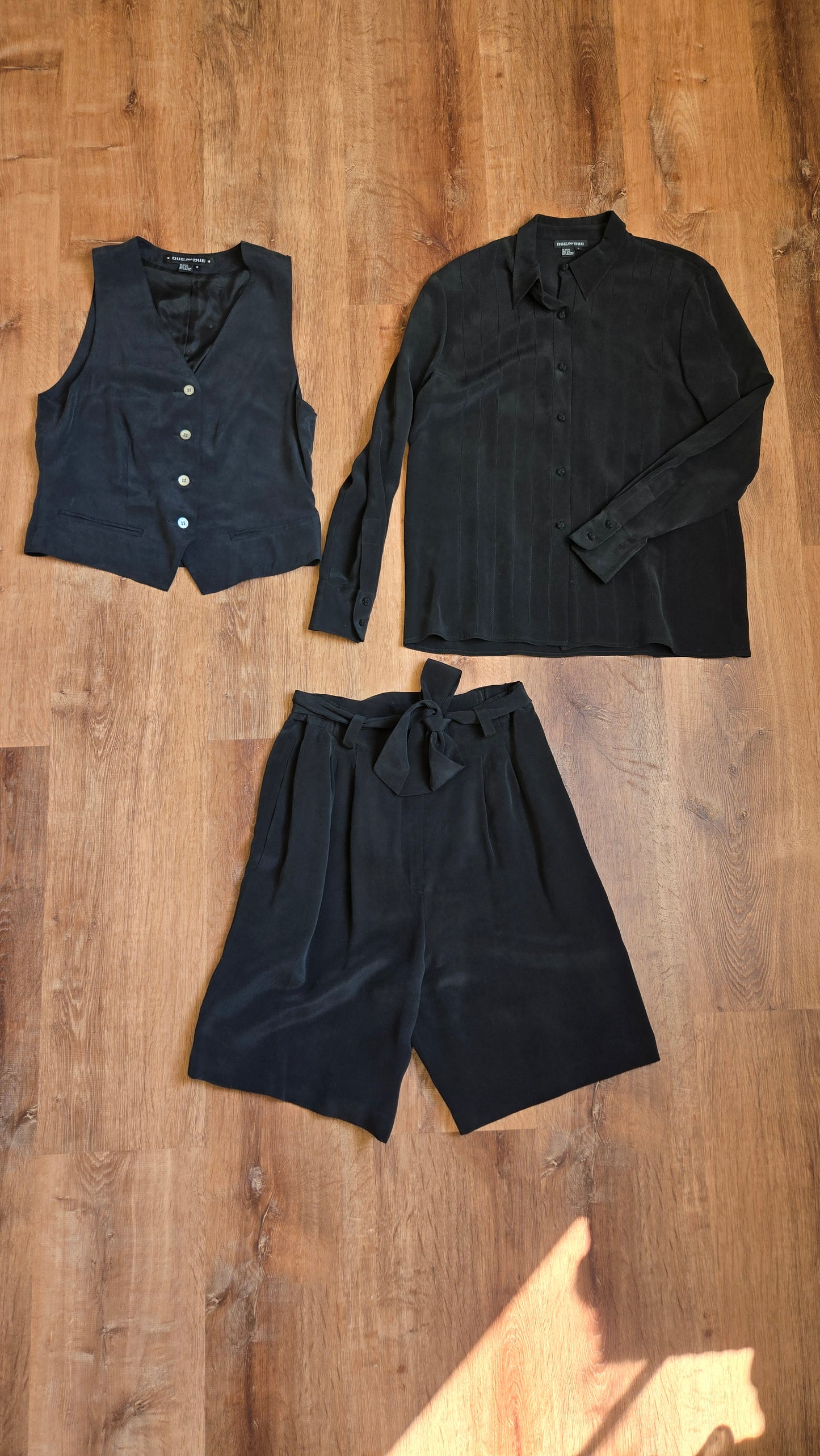 Due per Due black silk three-piece set