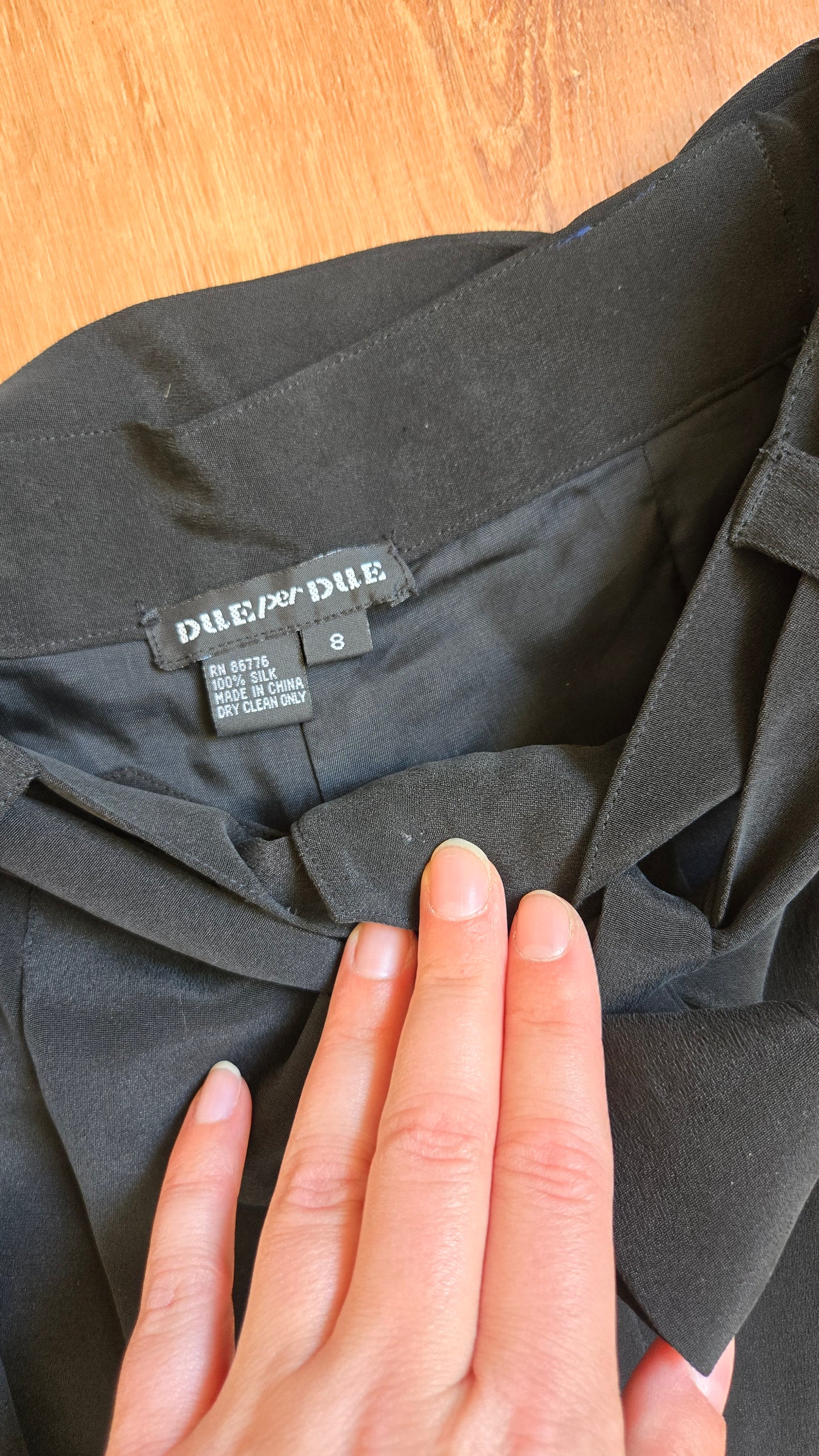 Due per Due black silk three-piece set