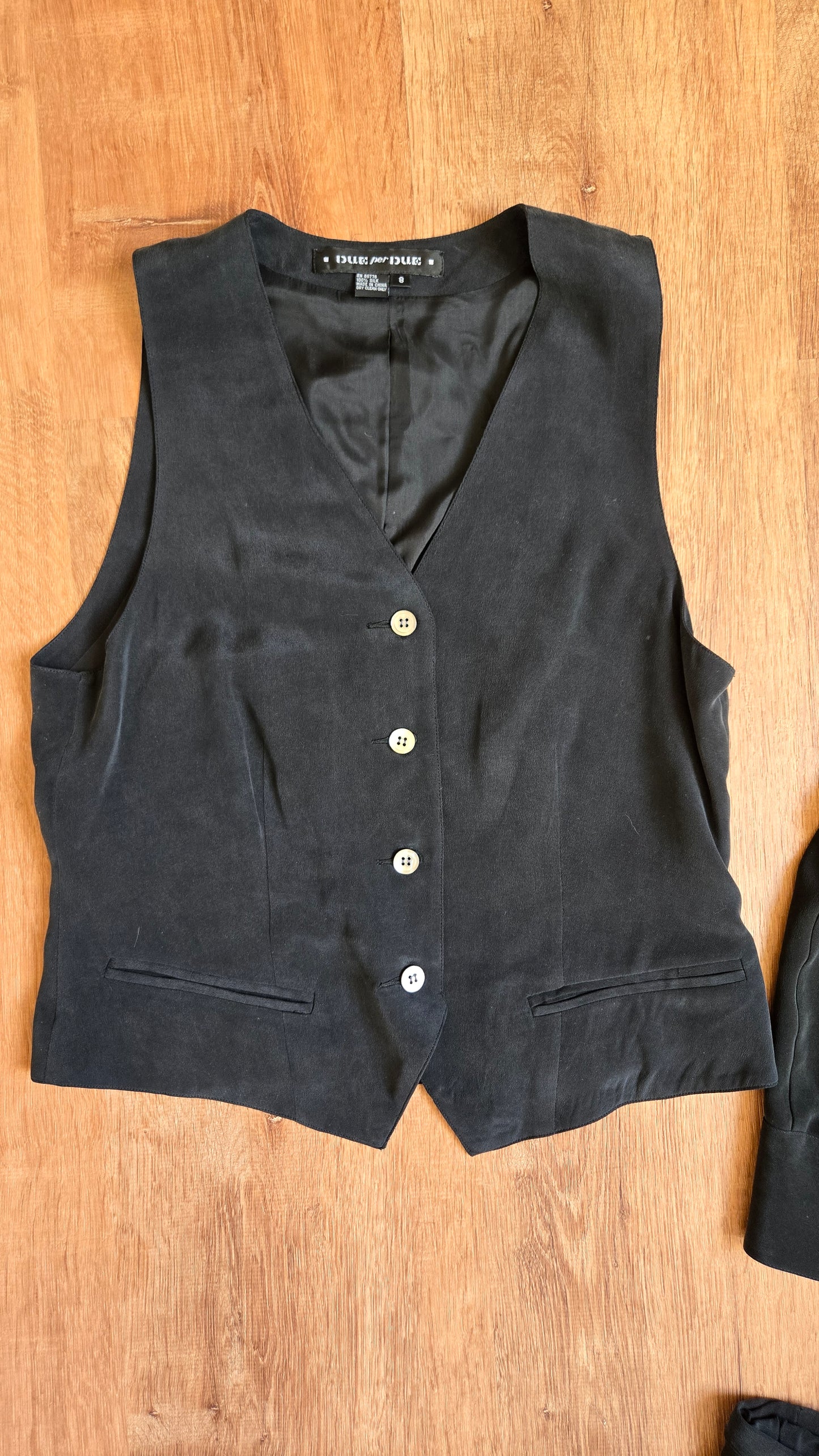 Due per Due black silk three-piece set