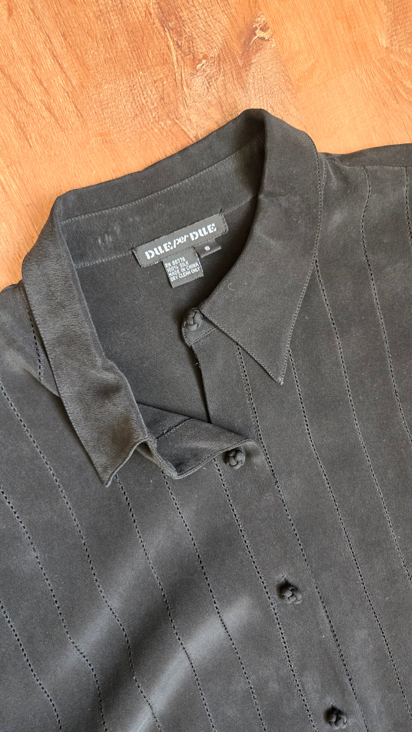 Due per Due black silk three-piece set