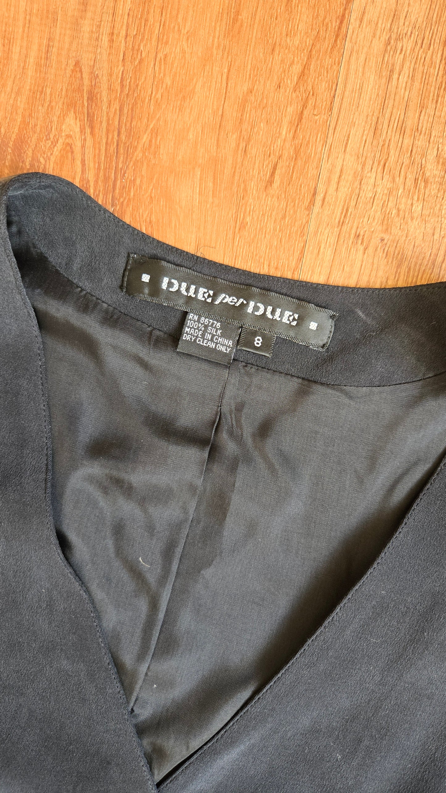 Due per Due black silk three-piece set