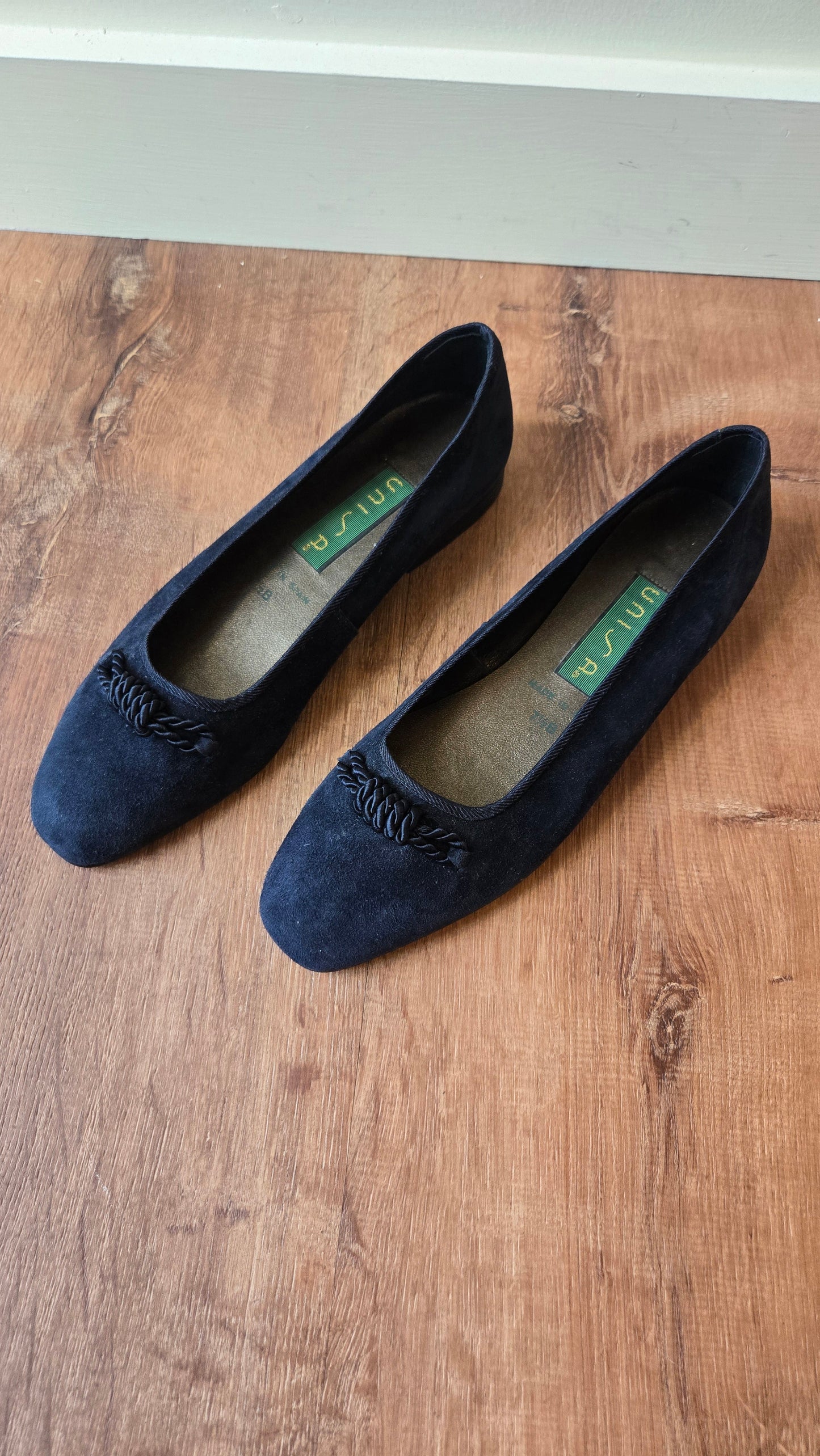 Unisa navy suede flats, sz 7