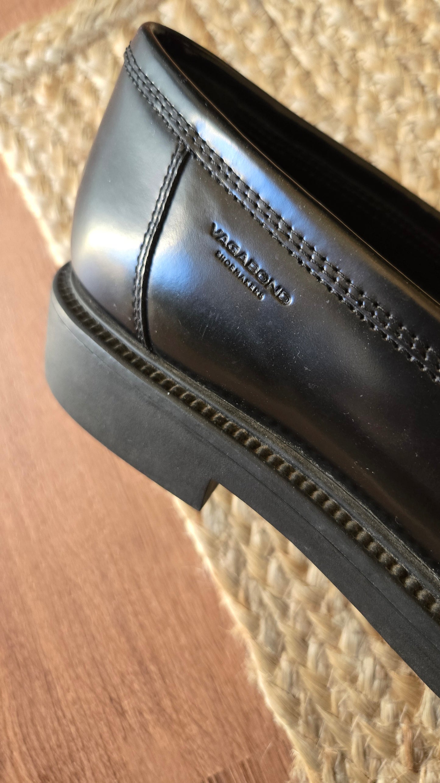 Vagabond black kilty loafers
