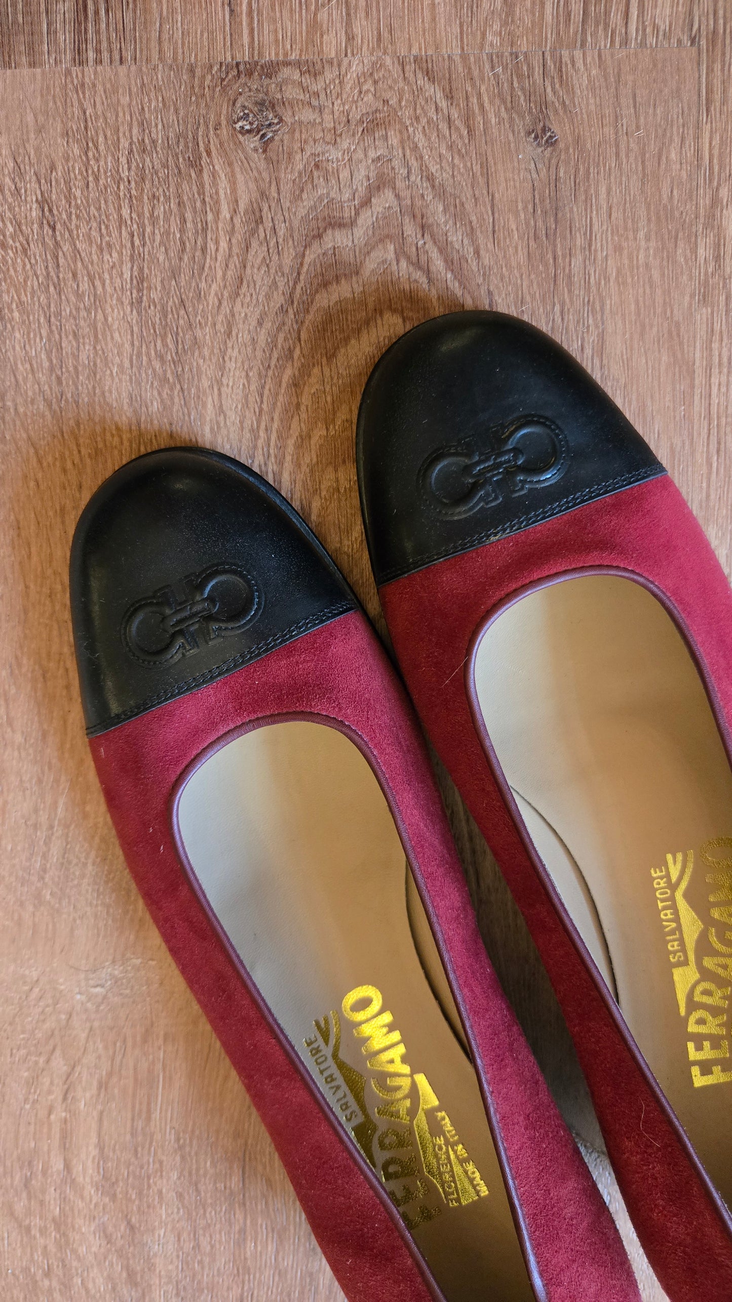 Unworn Ferragamo cap toe flats