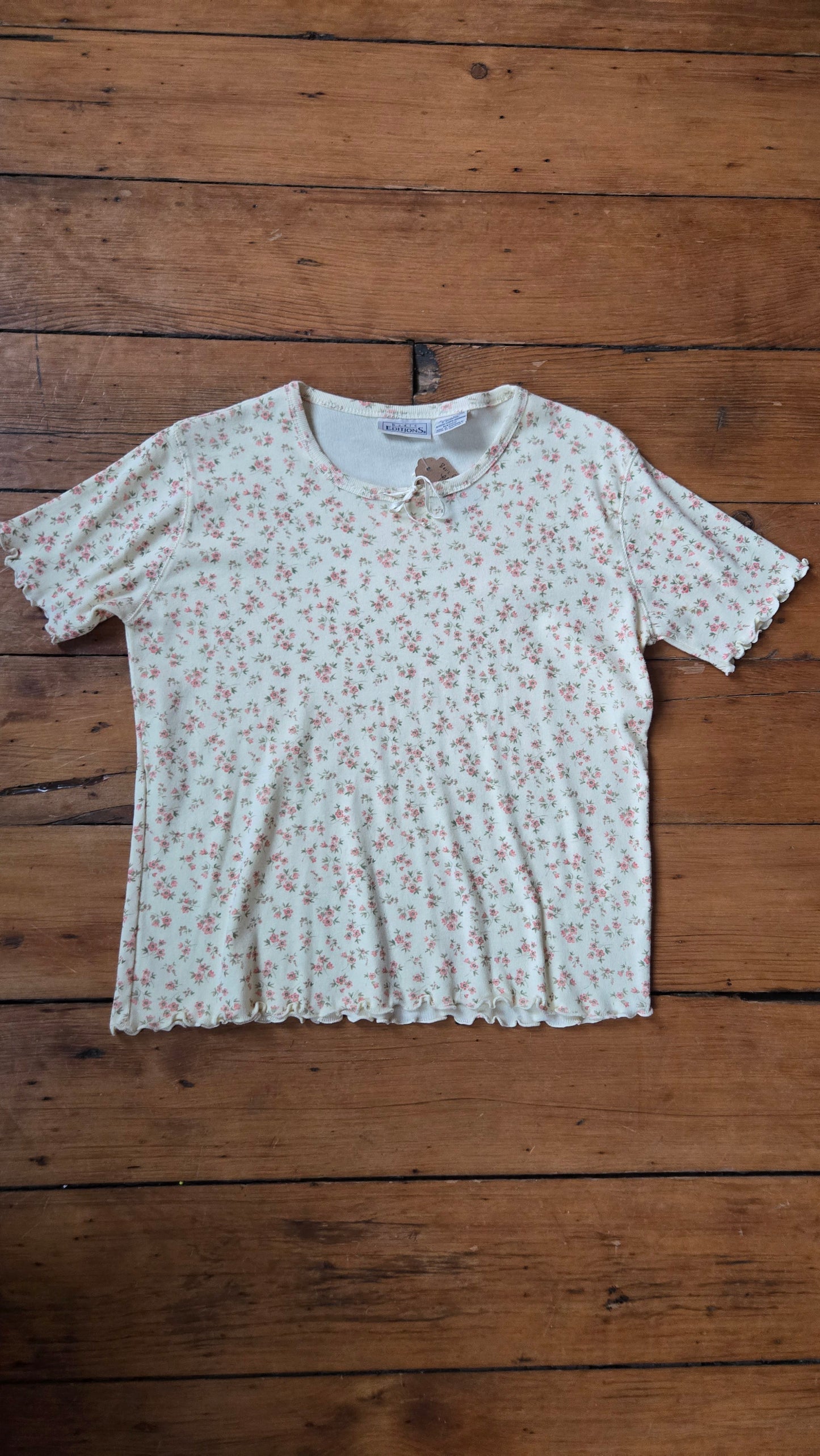 Basic Editions floral tee w lettuce hem