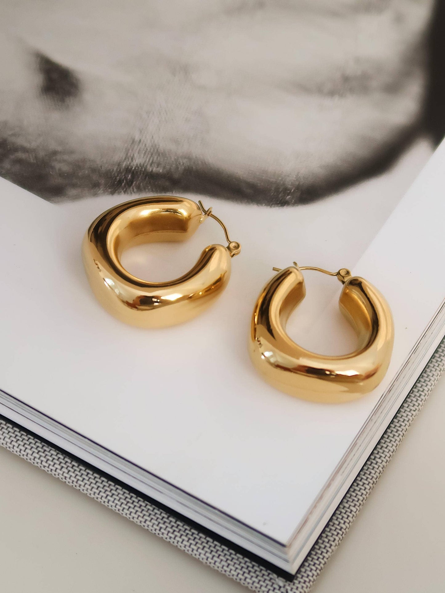 Hunter U Hoop Earring: Yellow Gold
