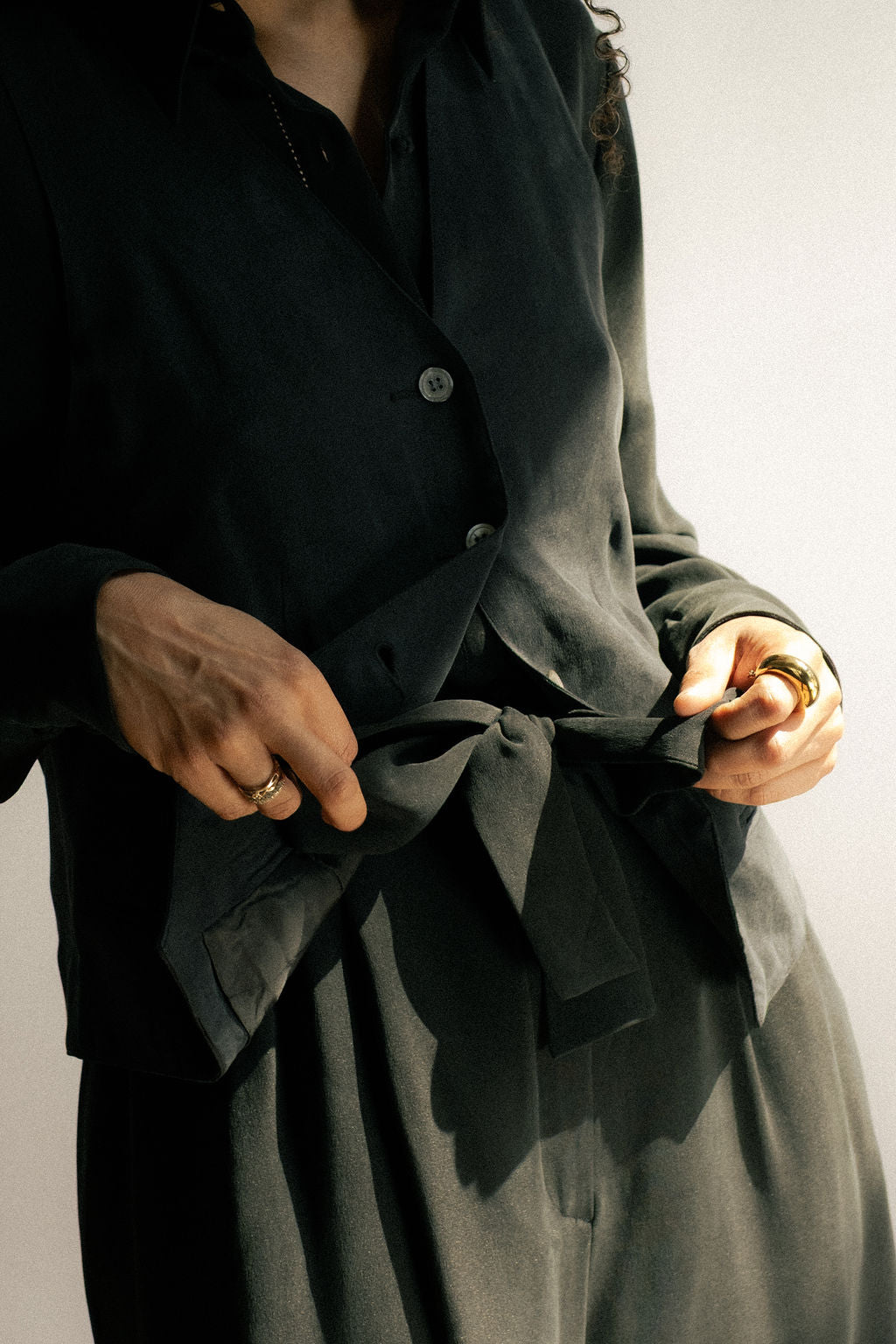Due per Due black silk three-piece set
