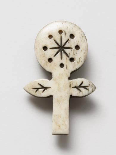 AXCIS BROOCH FLOWER: Black