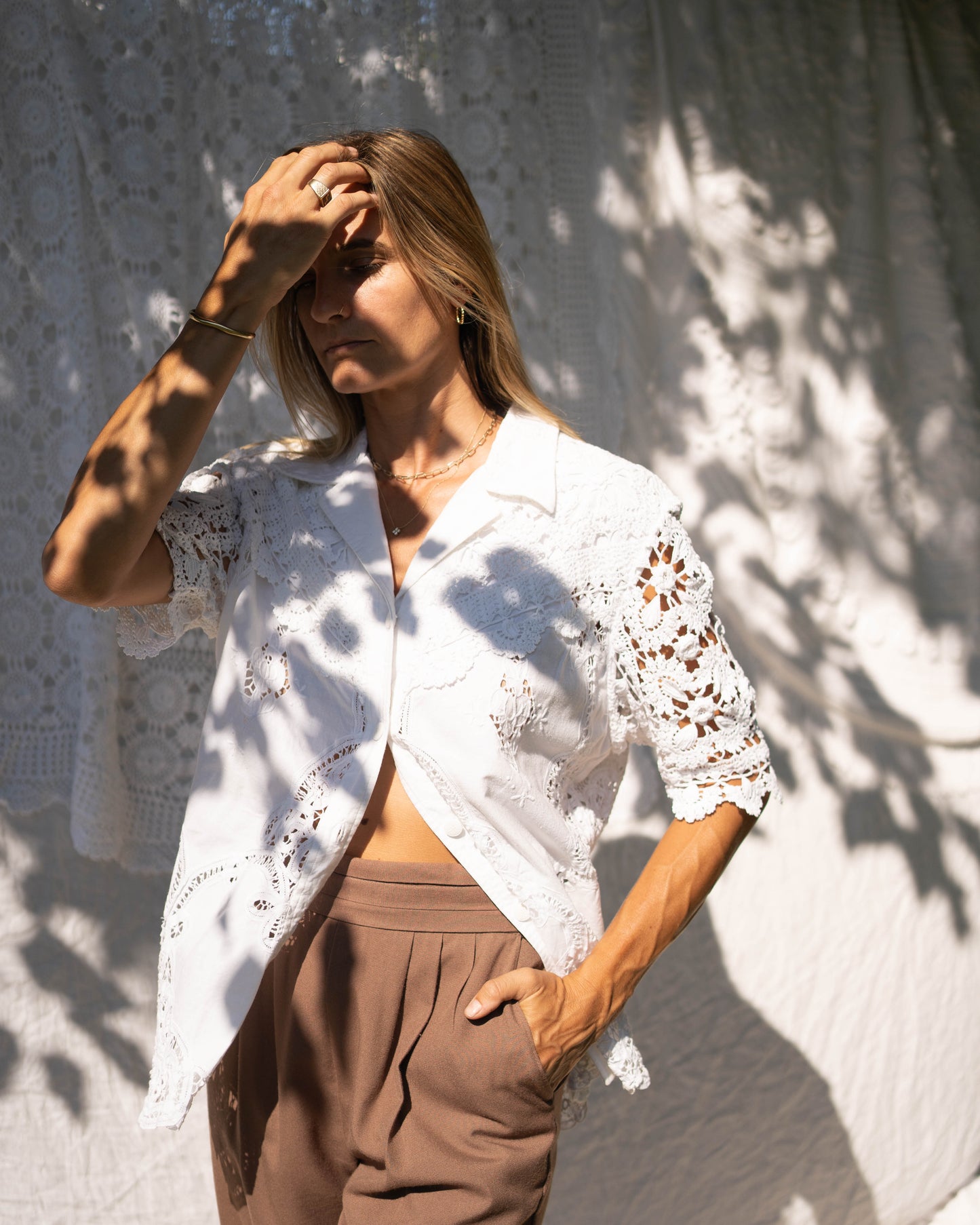 Brown pleated cummerbund pants