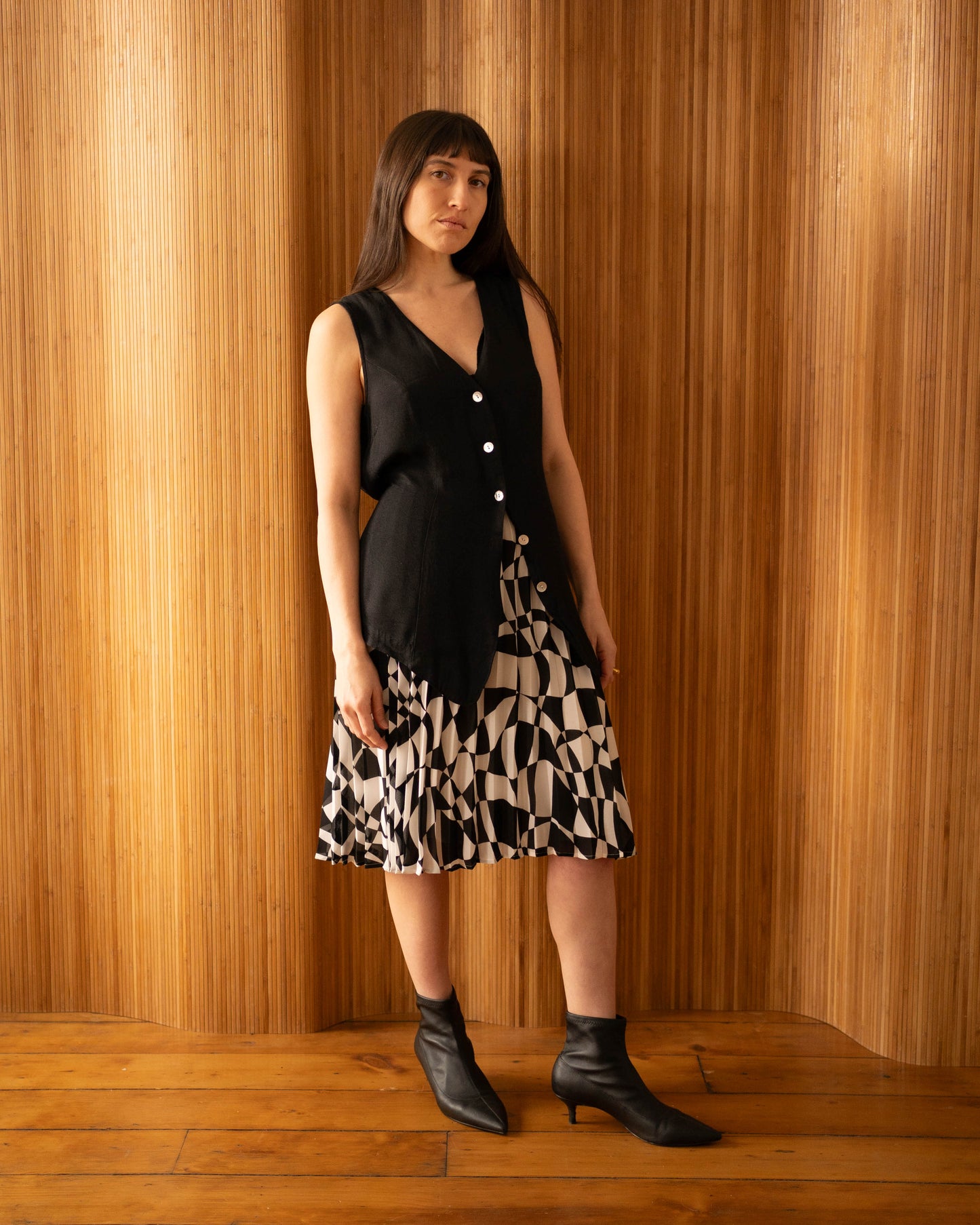 Lord & Taylor B&W psychedelic check pleated skirt
