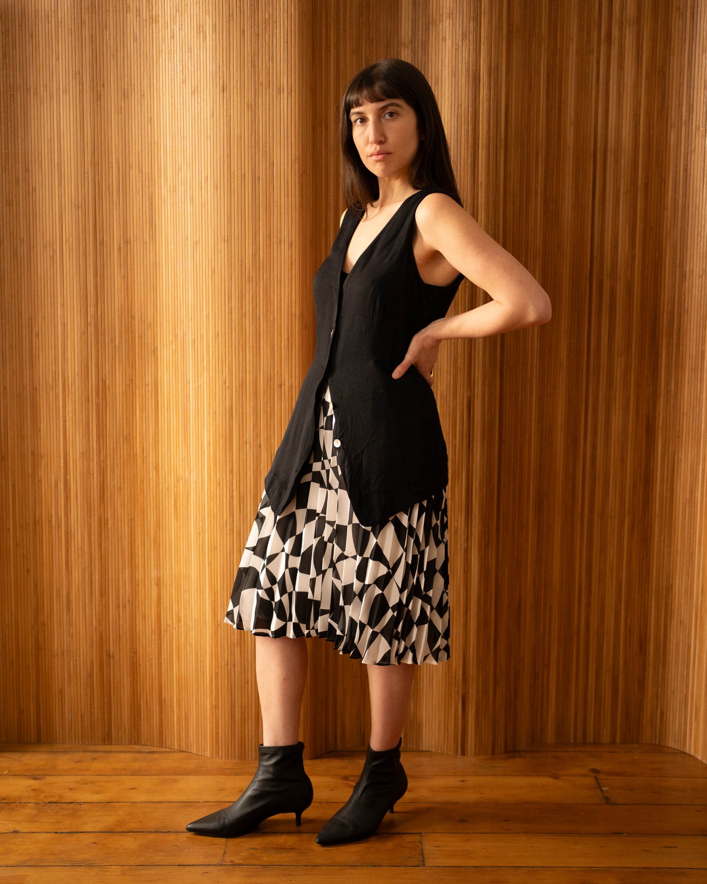 Lord & Taylor B&W psychedelic check pleated skirt