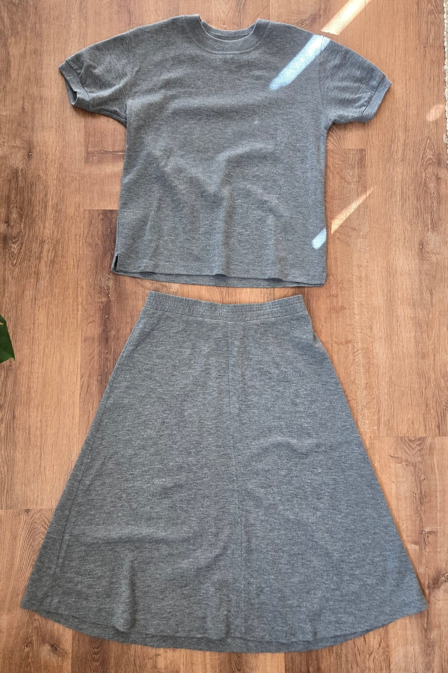 Cathy Daniels grey knit skirt set