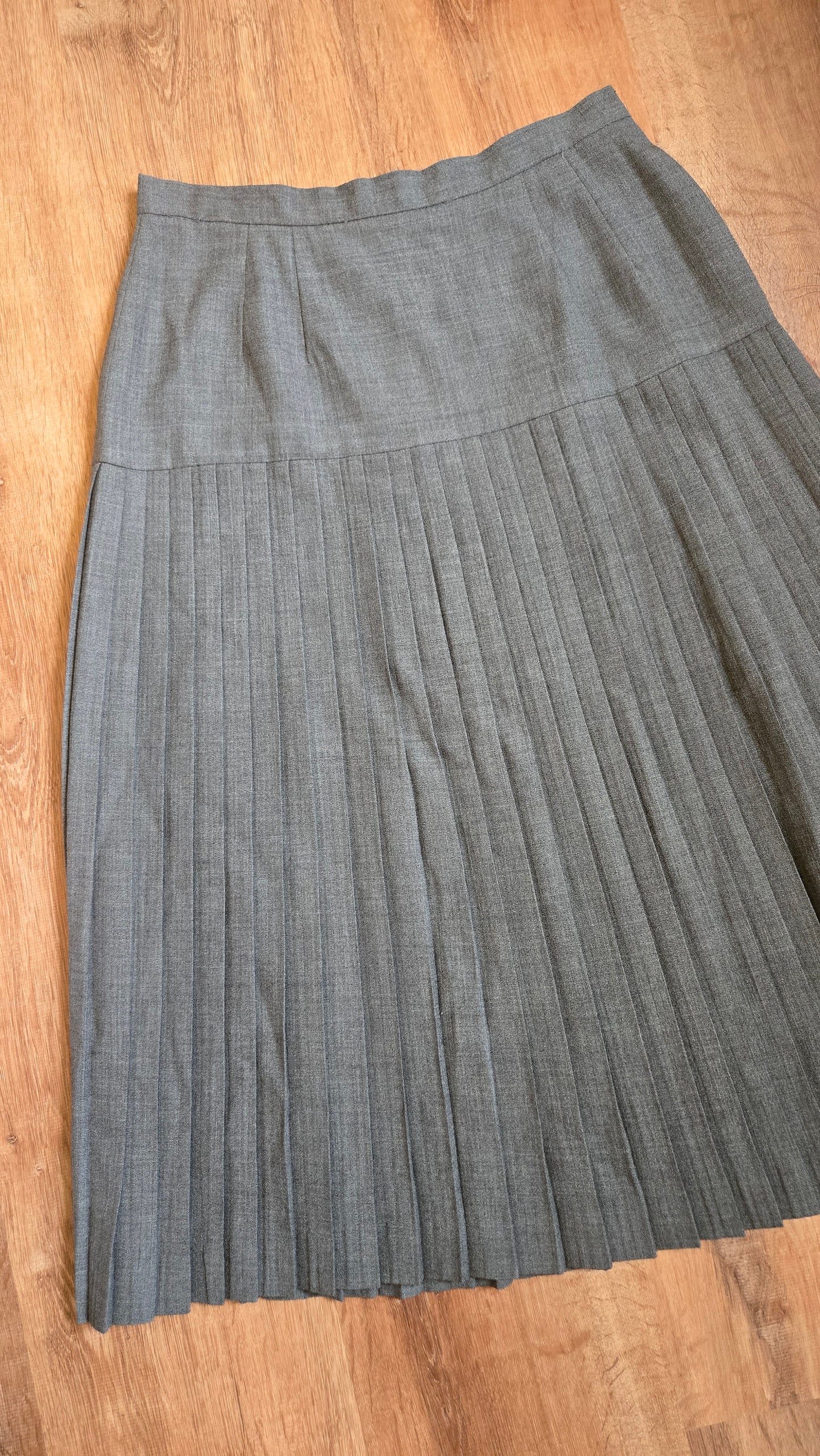 Grey drop waist pleated skirt