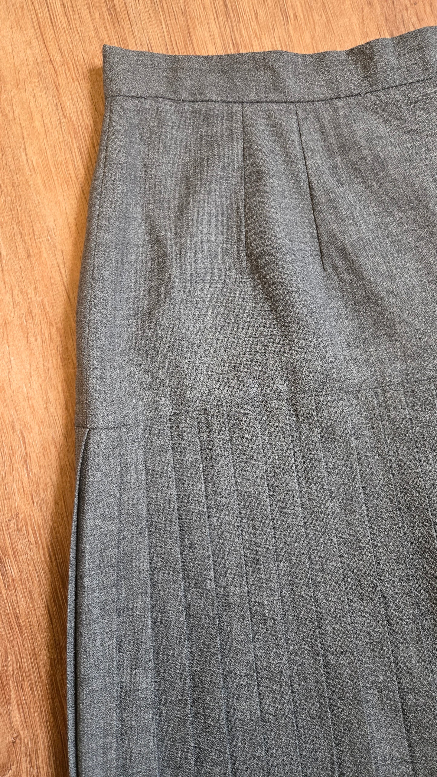 Grey drop waist pleated skirt