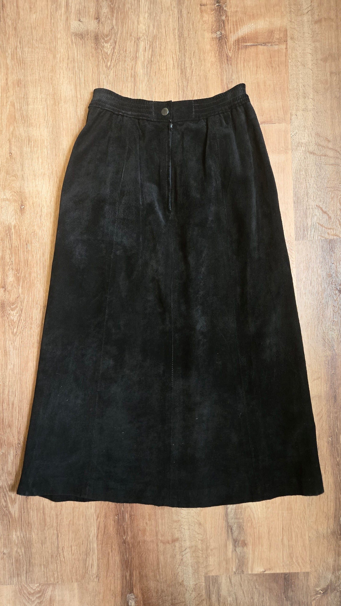 Authentic black suede midiskirt w pockets