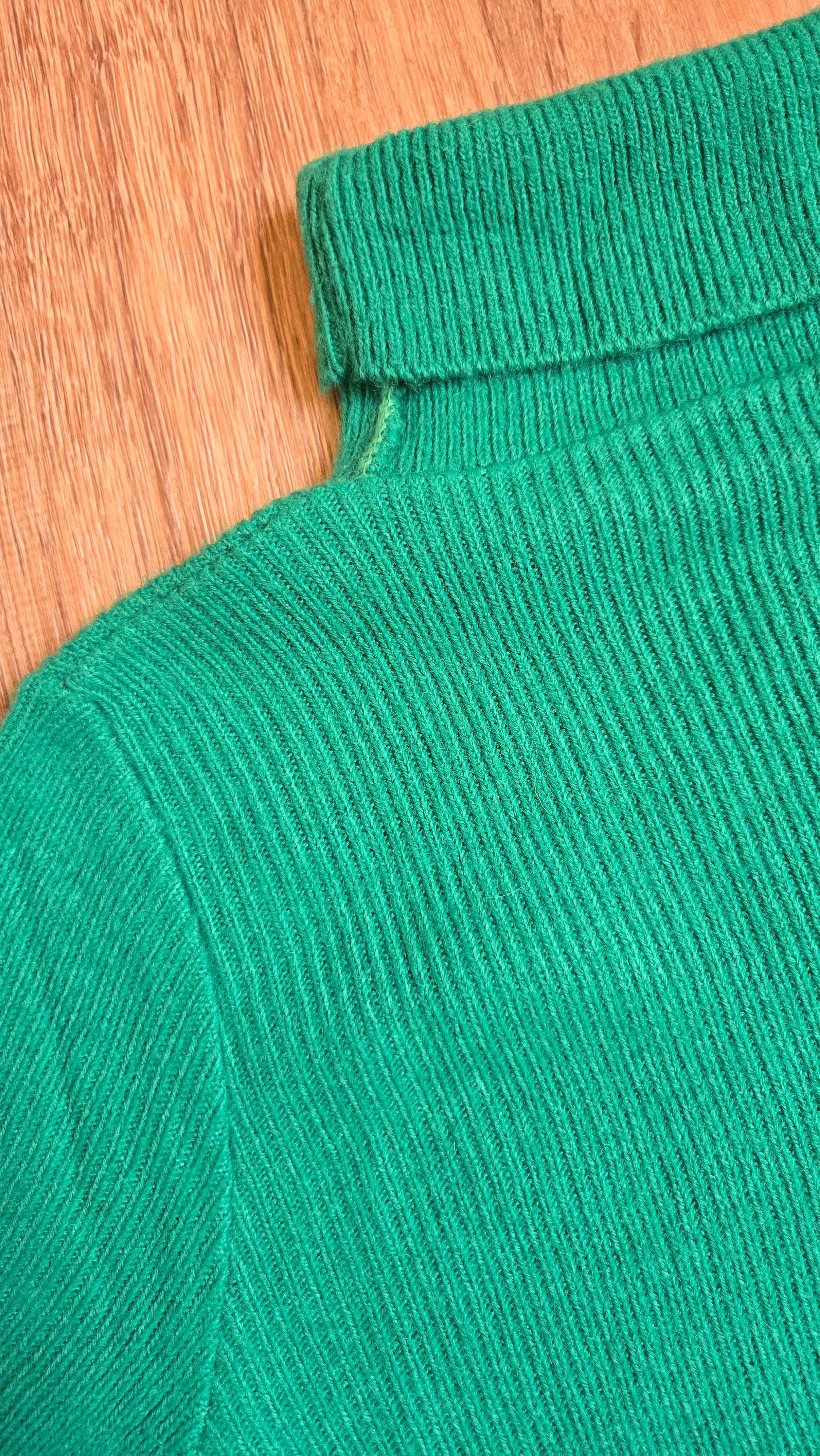 Talk Abouts kelly green short sleeve turtleneck