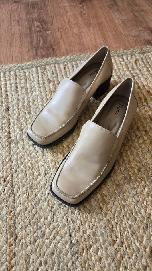 Bass beige leather heeled loafers