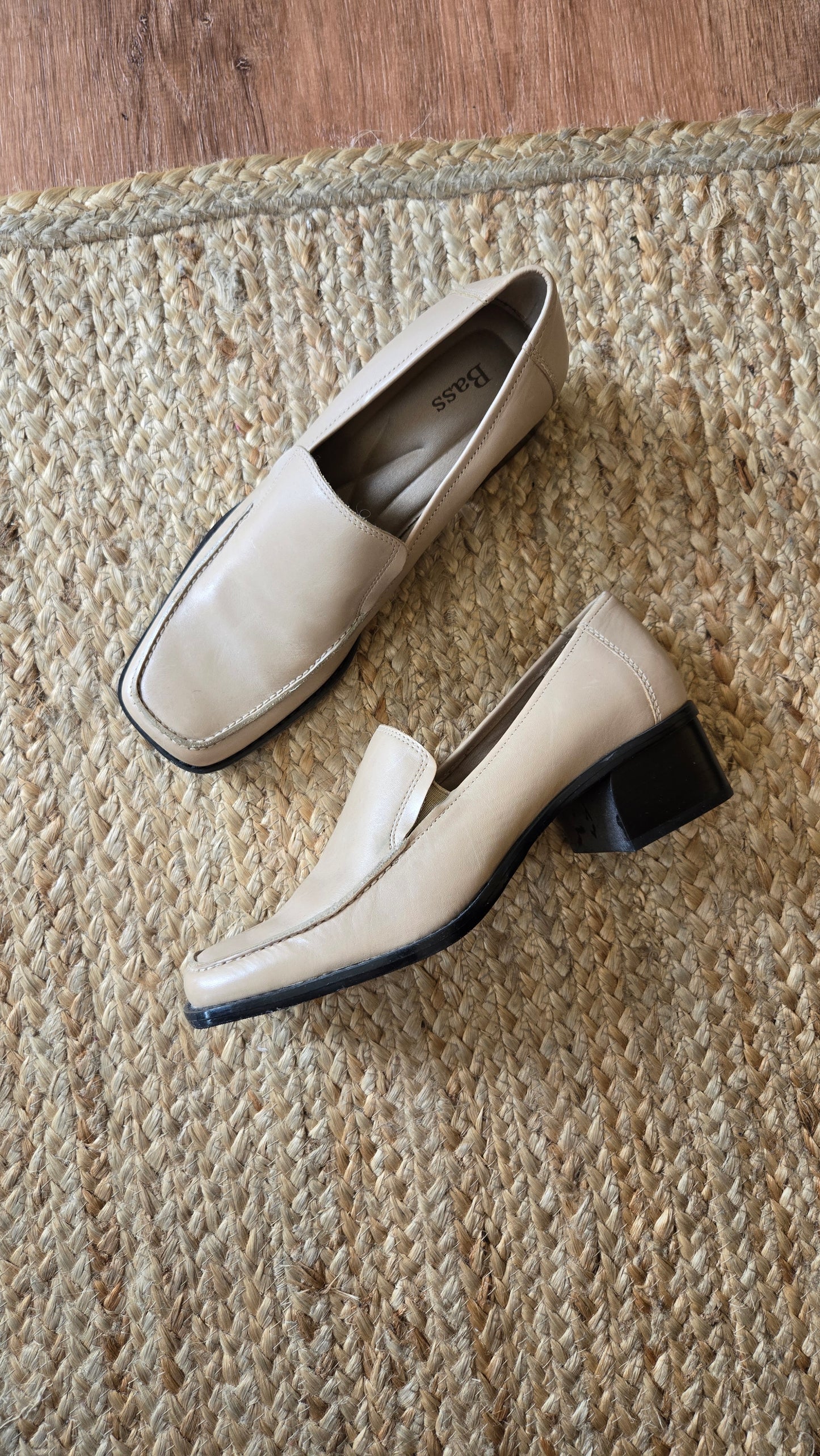 Bass beige leather heeled loafers