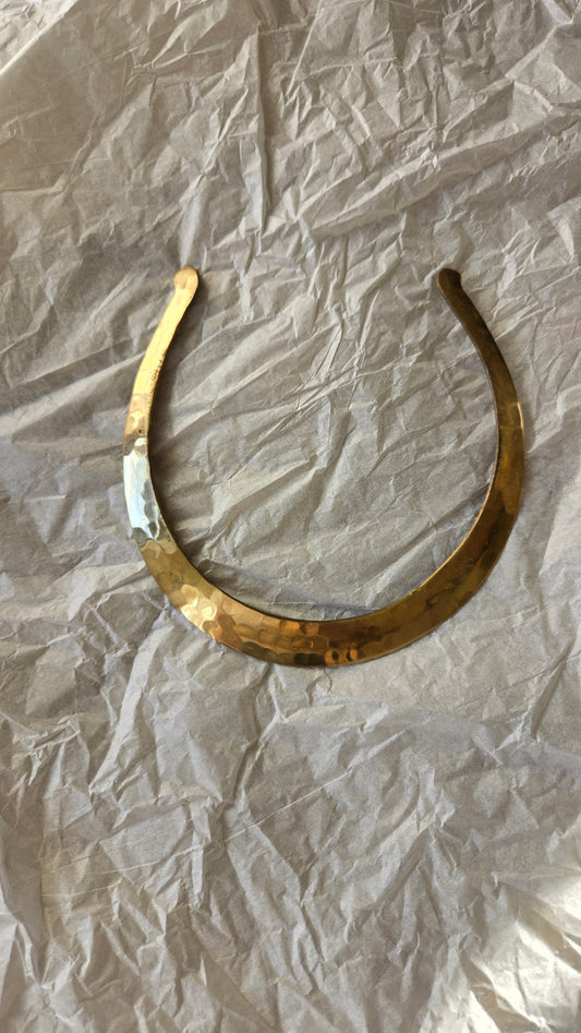 Hammered brass collar necklace
