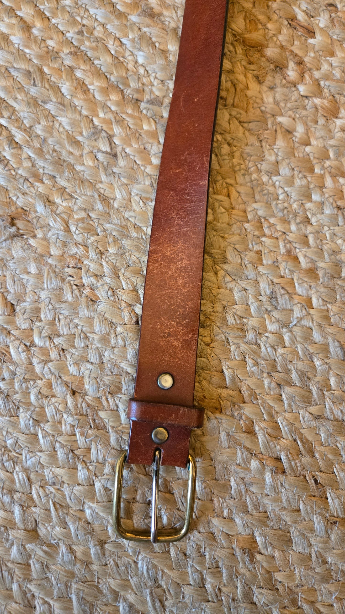 Oil tanned cowhide belt