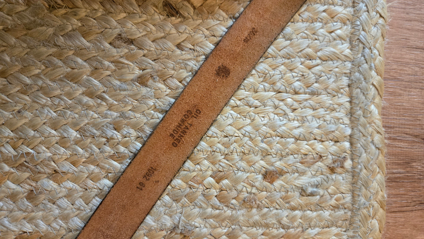 Oil tanned cowhide belt