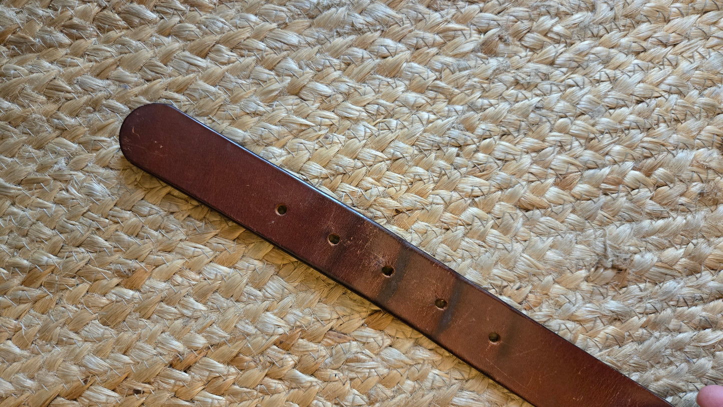 Oil tanned cowhide belt