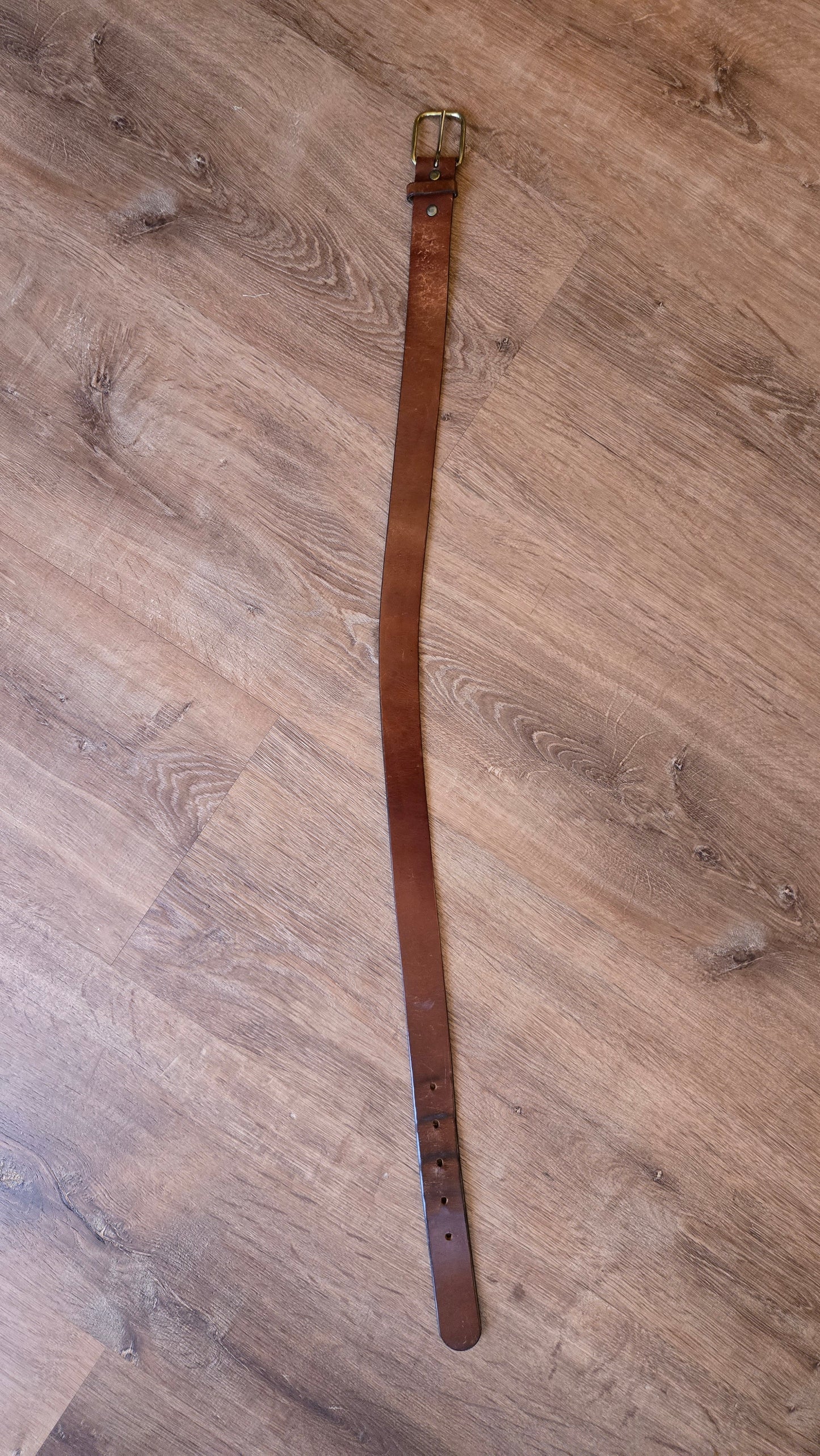 Oil tanned cowhide belt
