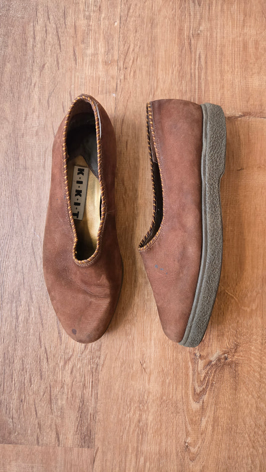 Kikit tawny suede flats, sz 6
