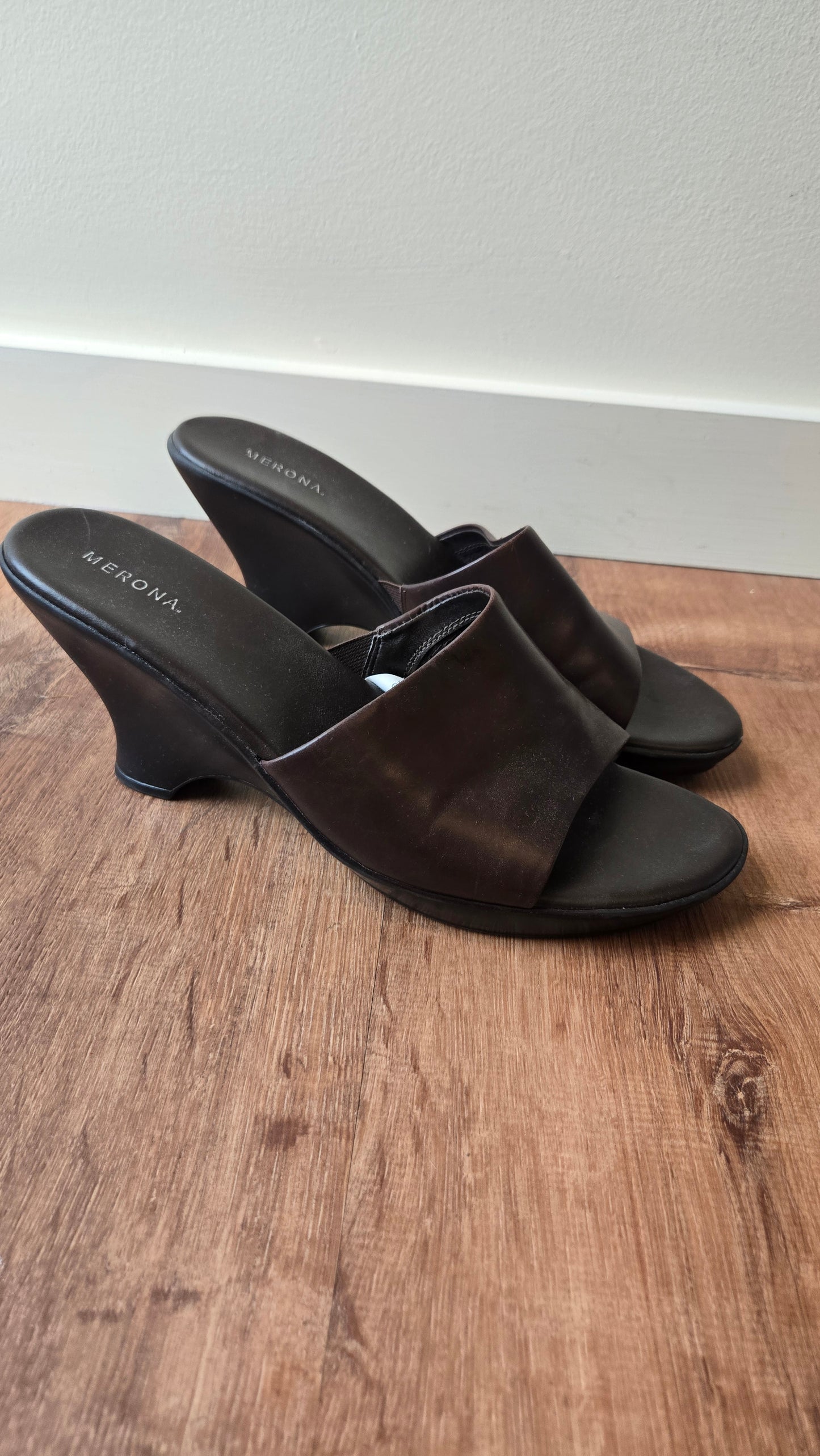Brown curved leather wedges, sz 10.5