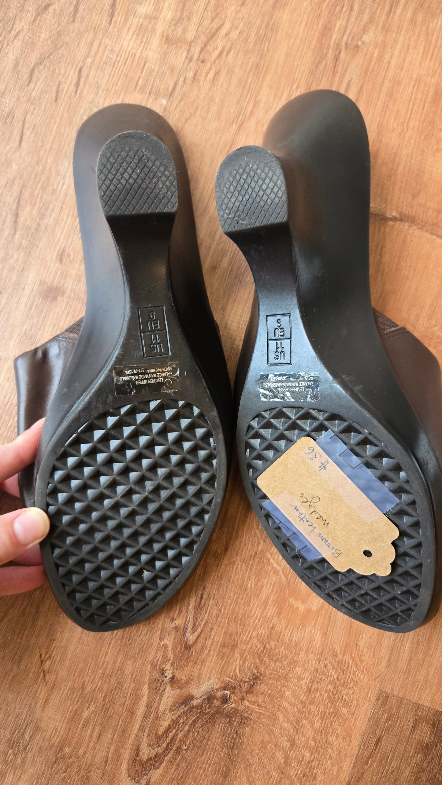 Brown curved leather wedges, sz 10.5