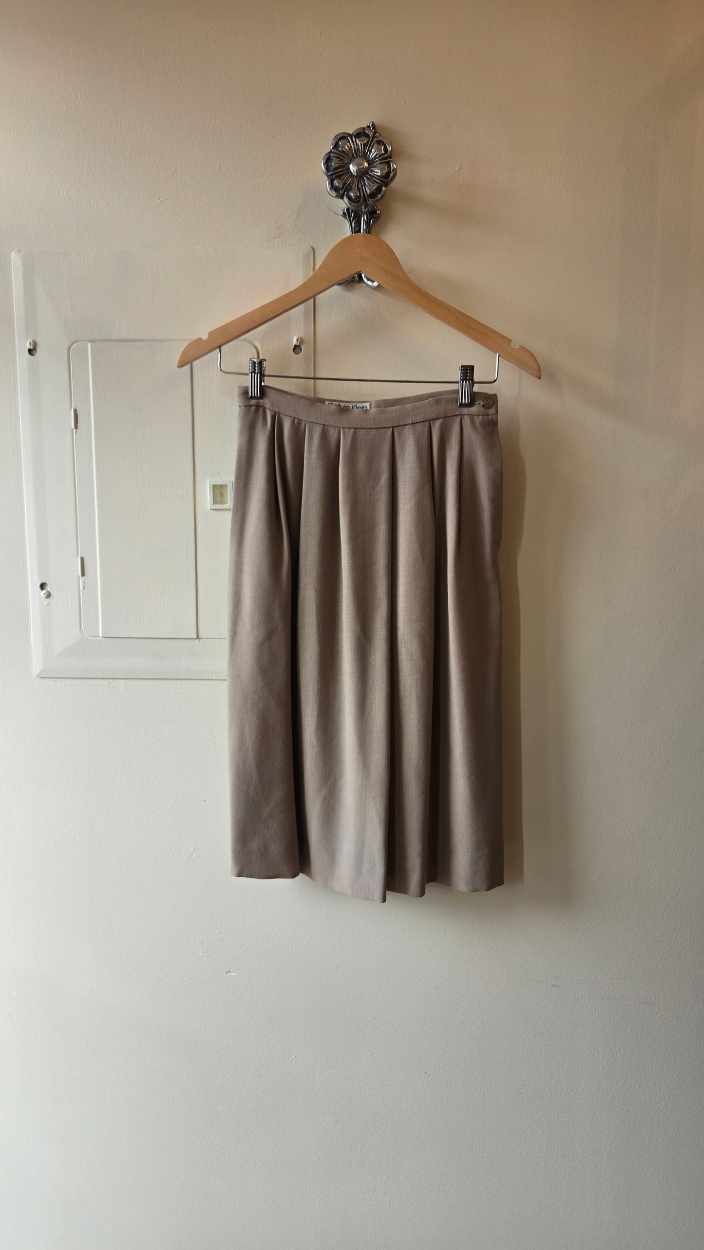 Calvin Klein 1970s taupe skirt