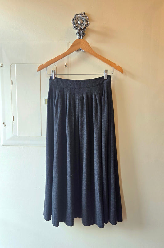 Jones Ny charcoal jersey pleated skirt