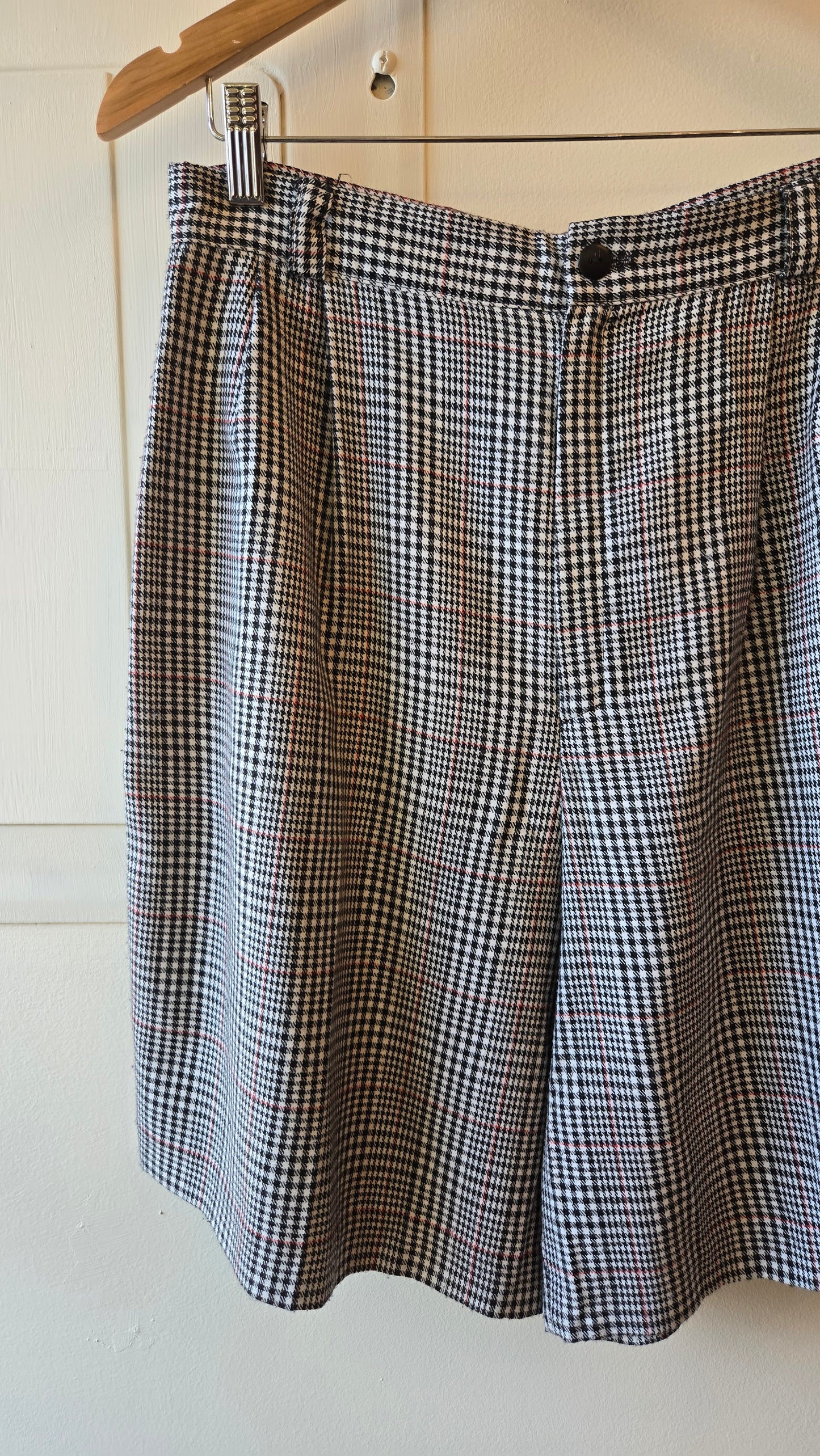 B&W houndstooth bermuda shorts