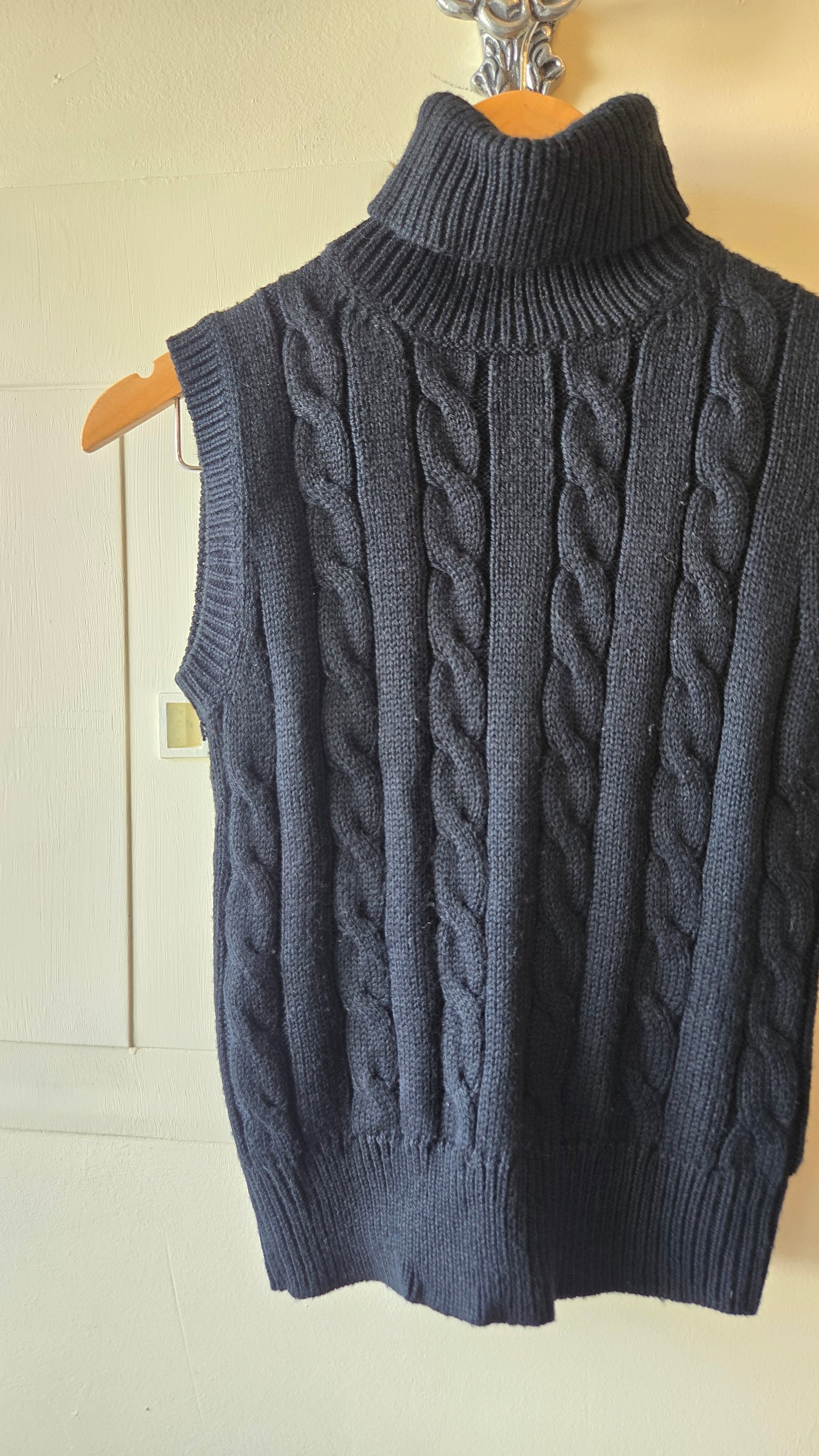 Black sleeveless chunky turtleneck