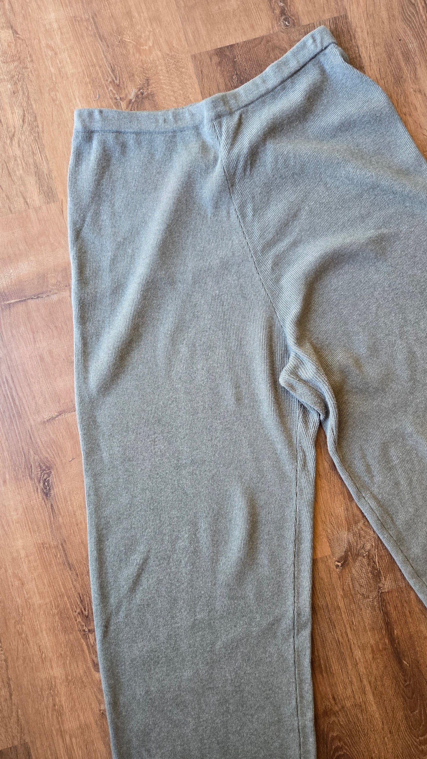 Ellen Tracy grey cashmere blend knit pants