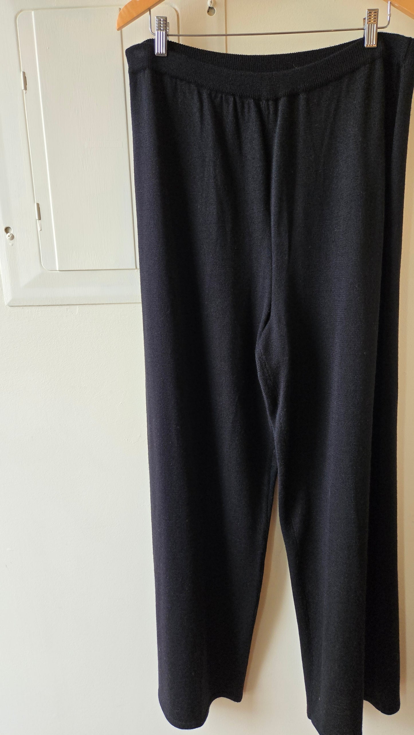 Nina Leonard Cream tunic & black pant sweater set