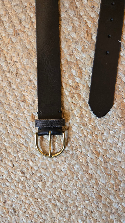Black leather belt w half moon buckle