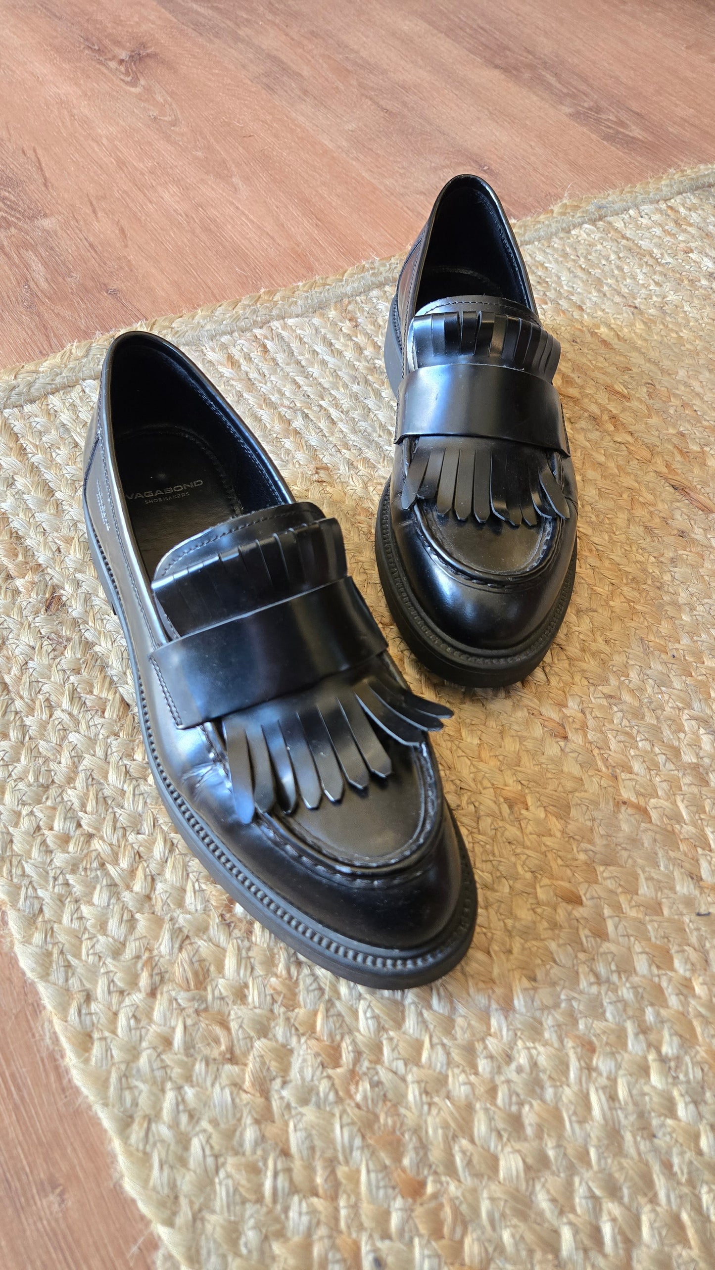 Vagabond black kilty loafers