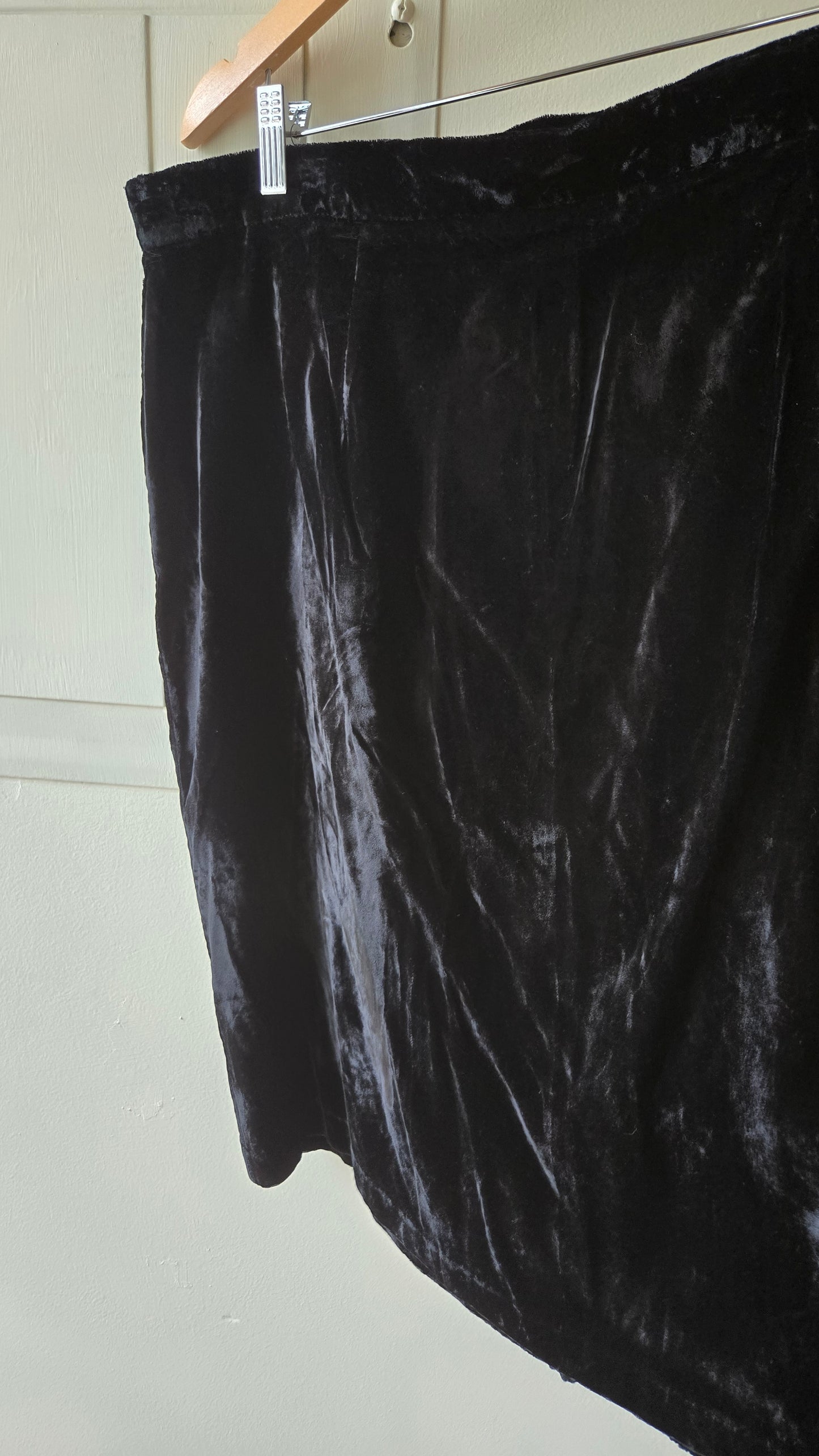 Jaclyn black crushed velvet skirt