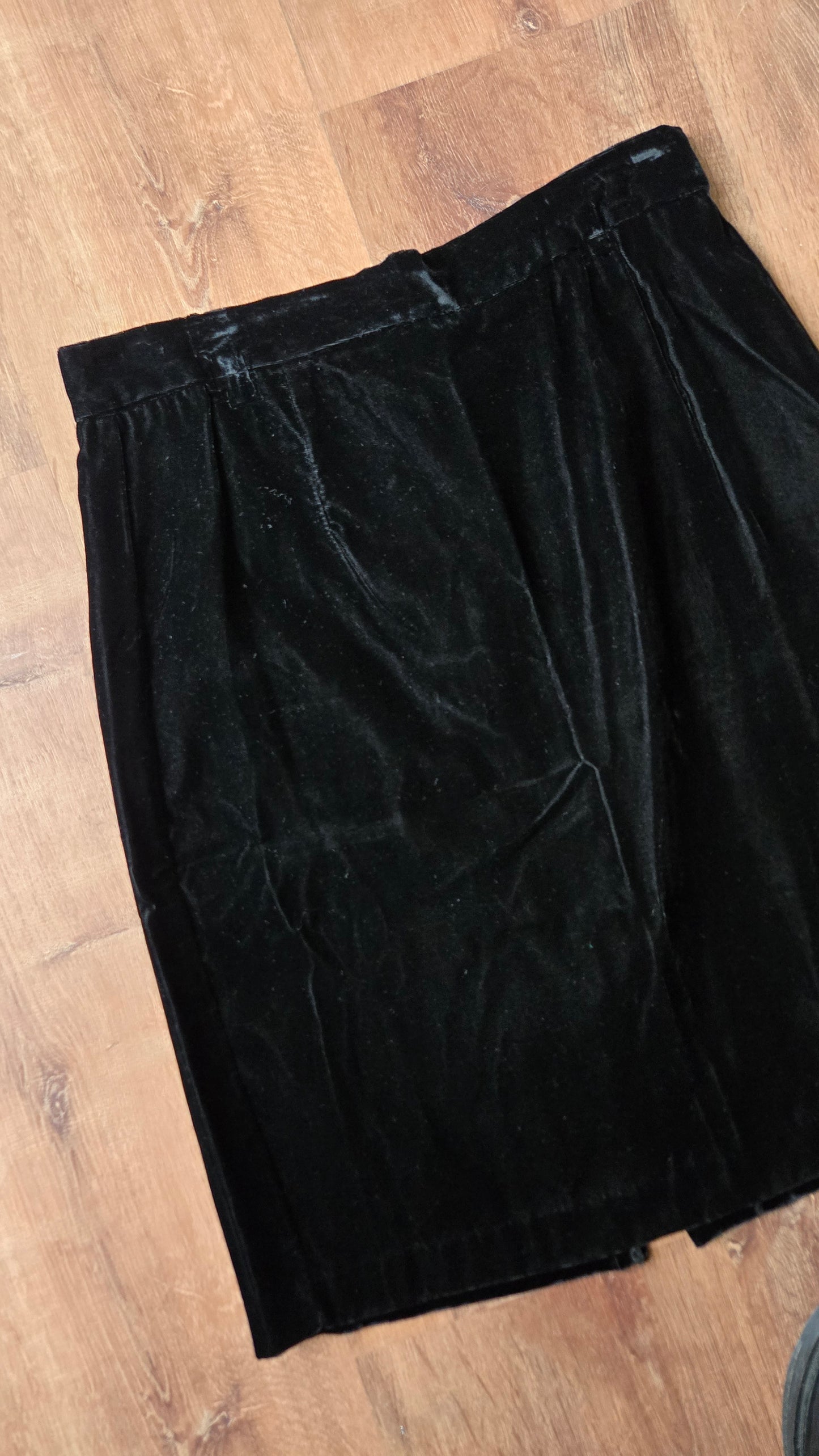 In Group black velvet pencil skirt