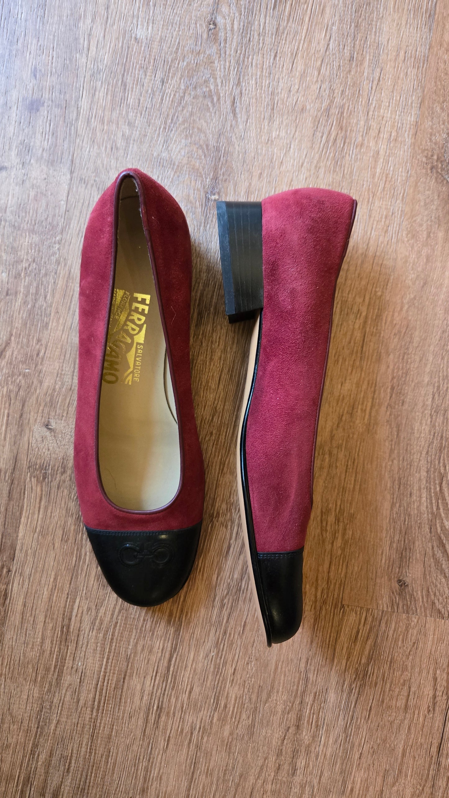 Unworn Ferragamo cap toe flats