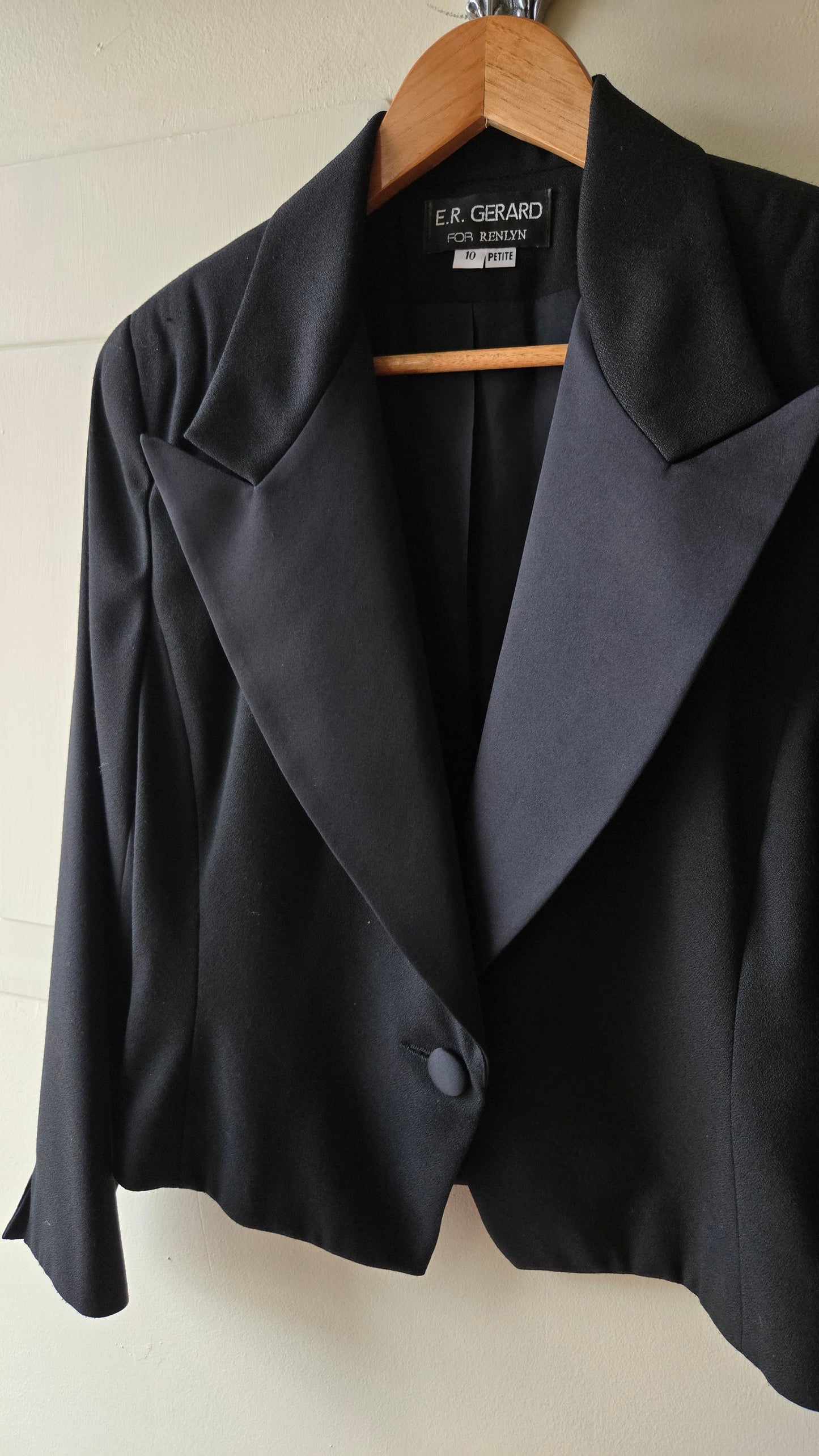 Er Gerard cropped tuxedo jacket